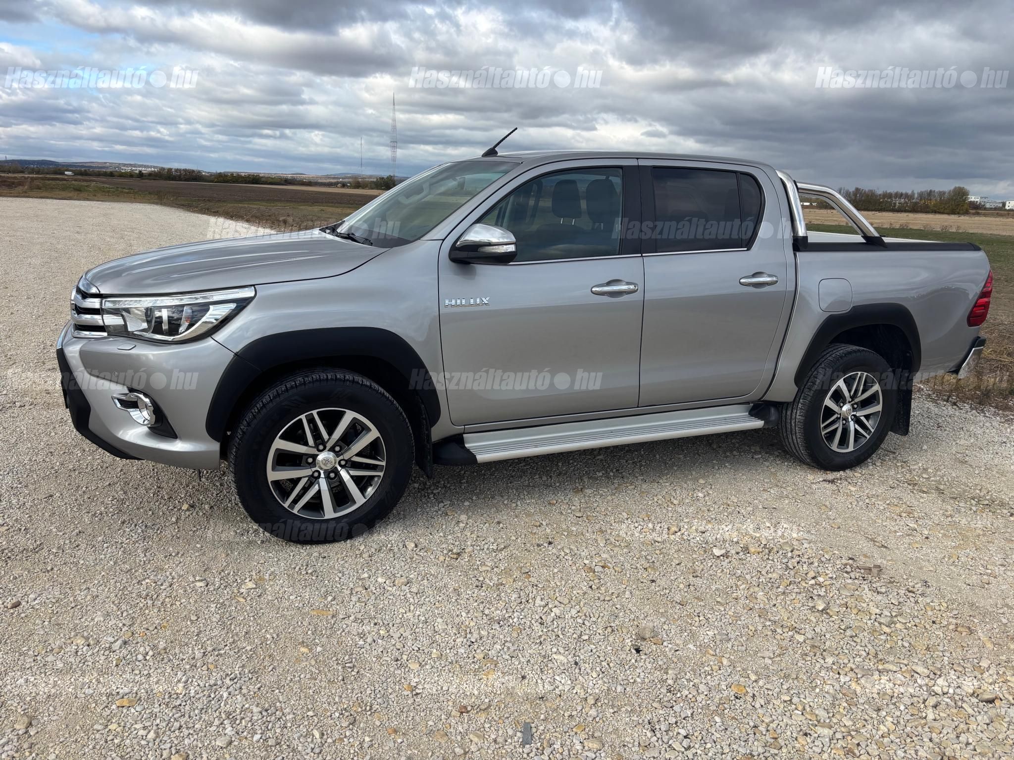 TOYOTA HILUX 2016/7 - 1