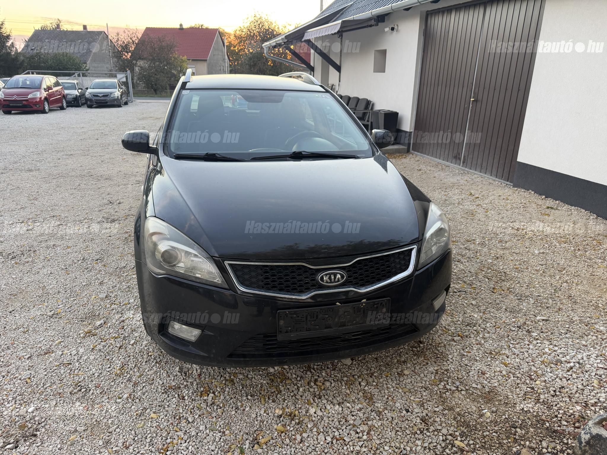 KIA CEE'D 2012/5 - 1