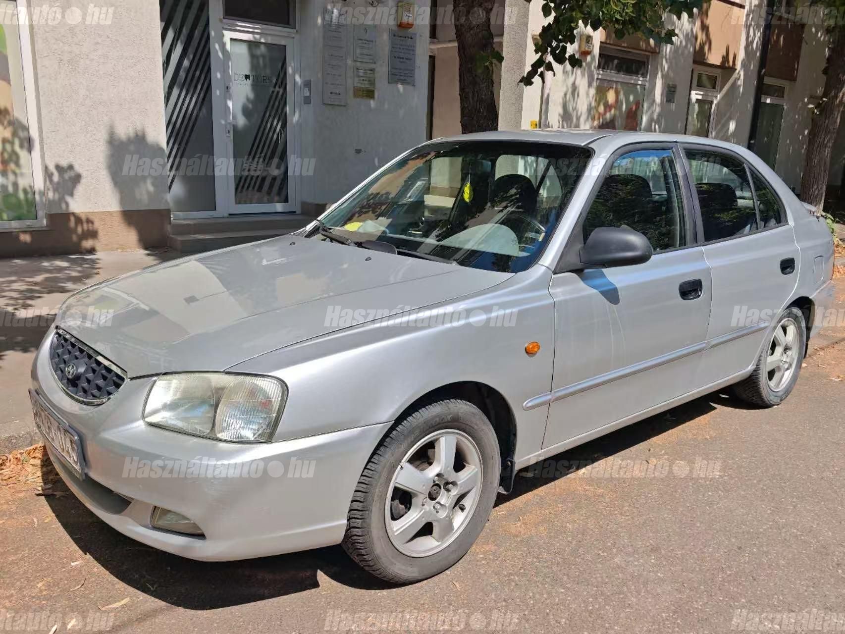 HYUNDAI ACCENT 2002/10 - 1