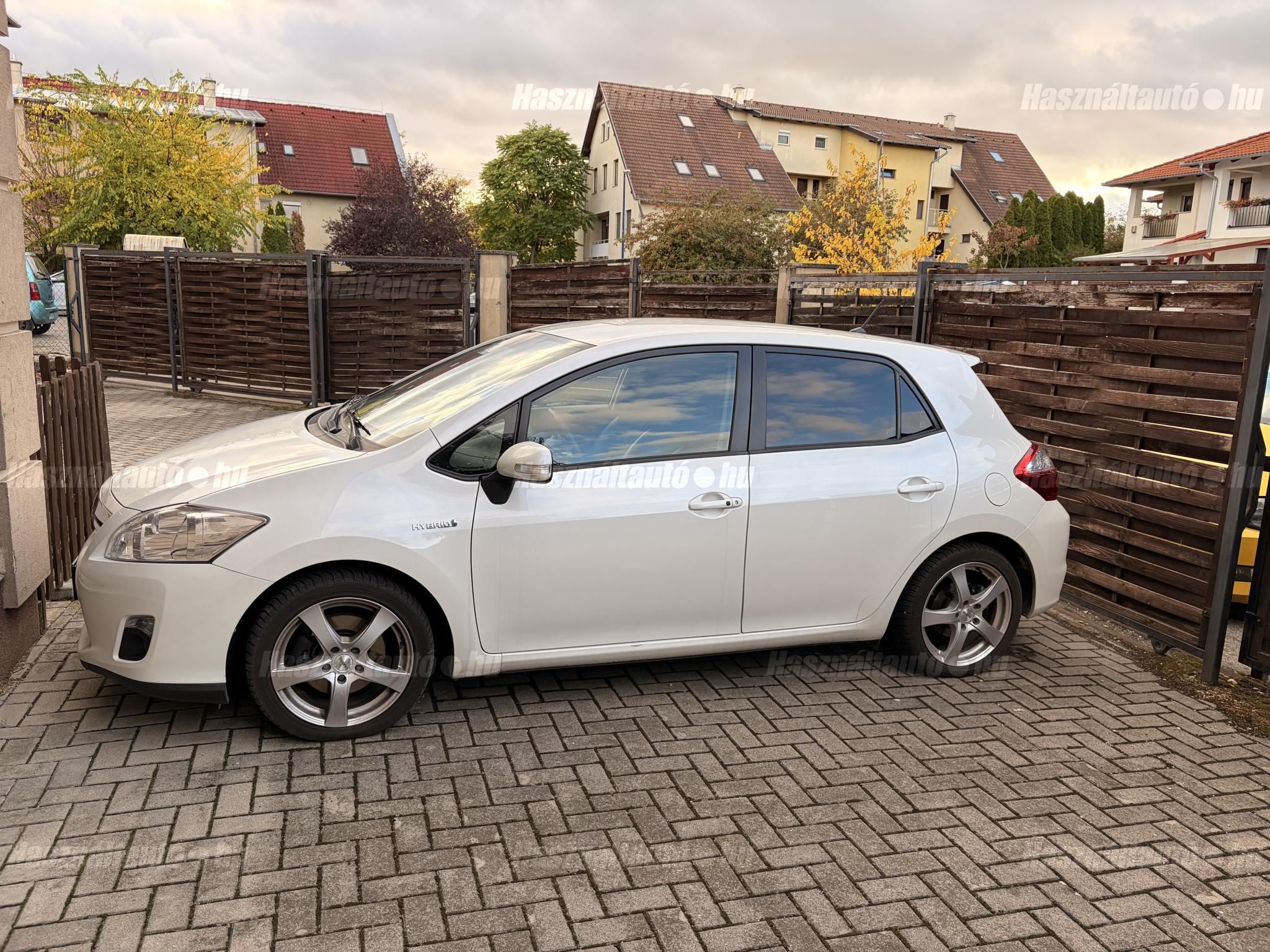 TOYOTA AURIS 2012/11 - 1