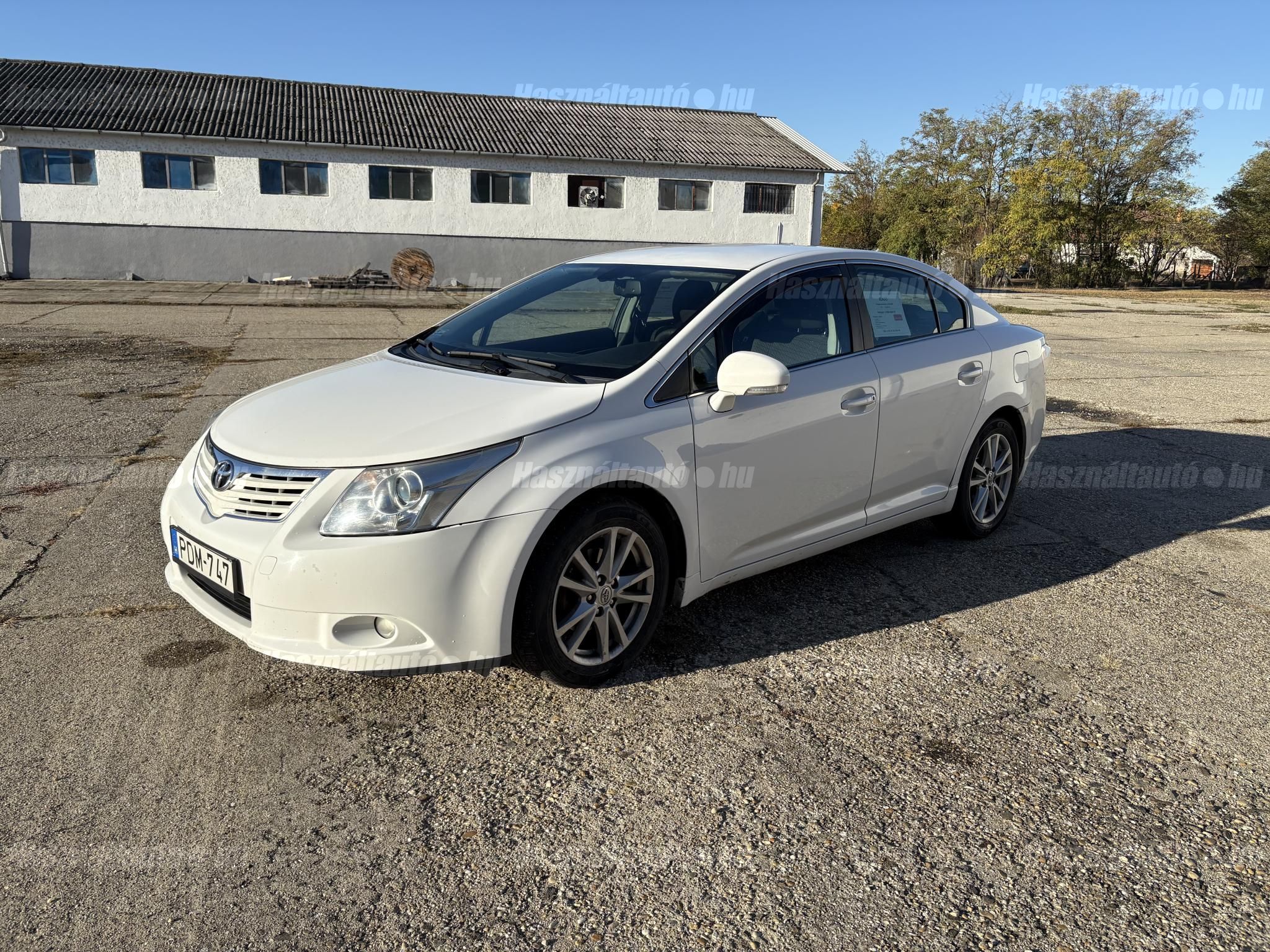 TOYOTA AVENSIS 2010 - 1