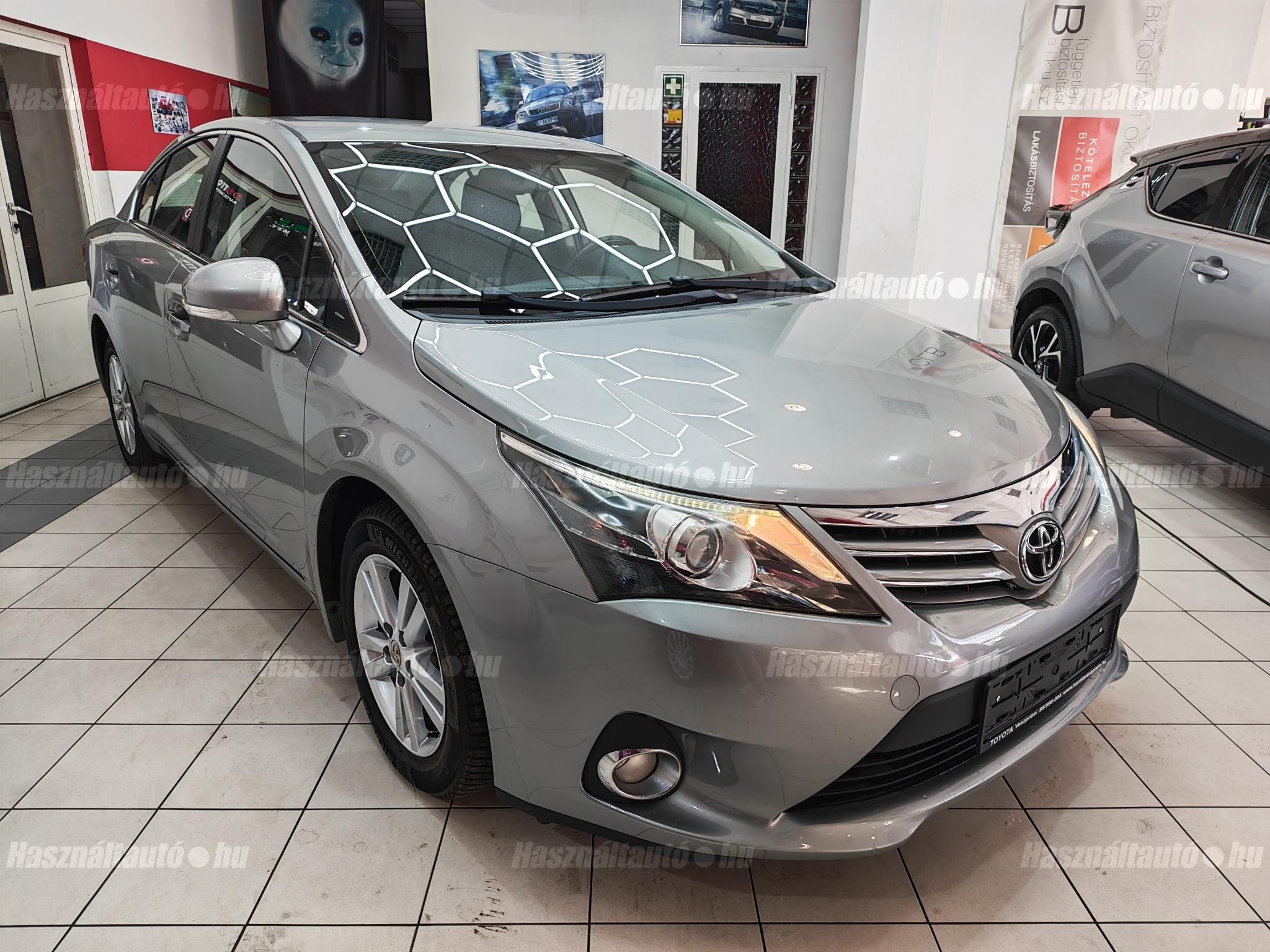 TOYOTA AVENSIS 2012/9 - 1