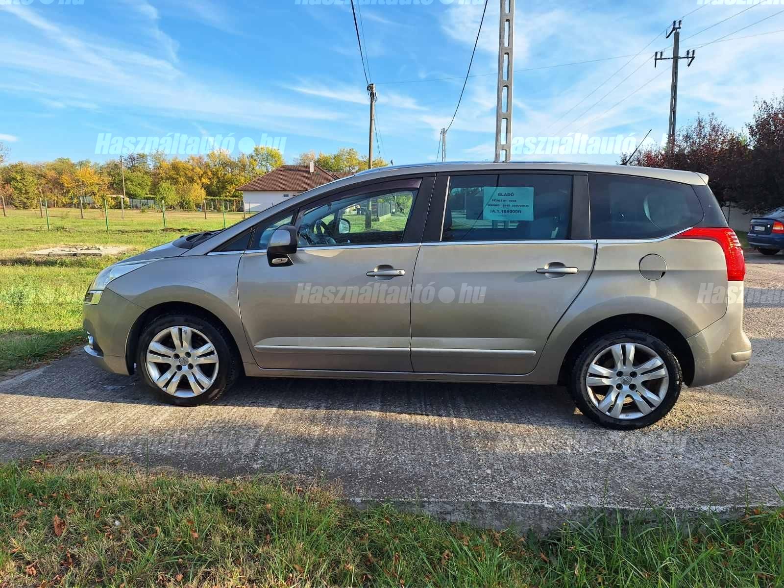 PEUGEOT 5008 2010/6 - 1