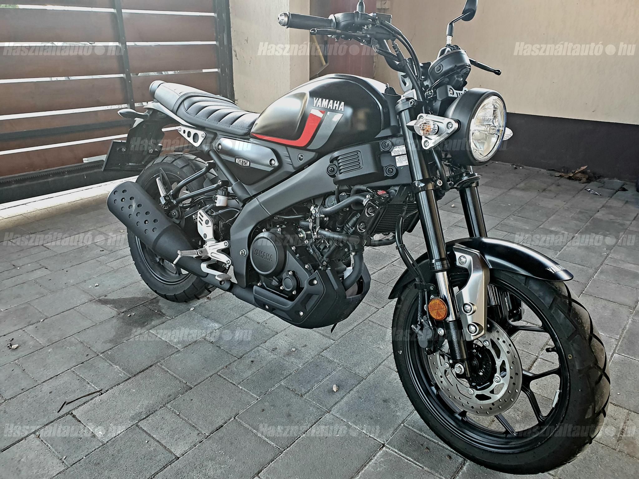 YAMAHA XSR 2022/3 - 1