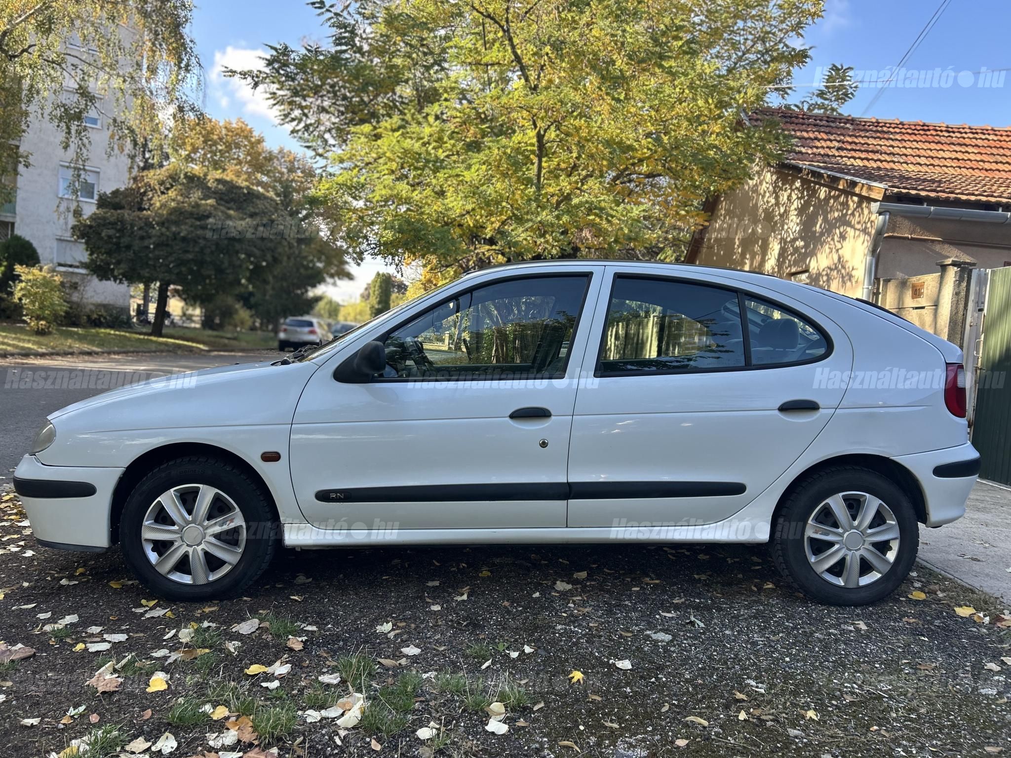 RENAULT MEGANE 2000/4 - 1