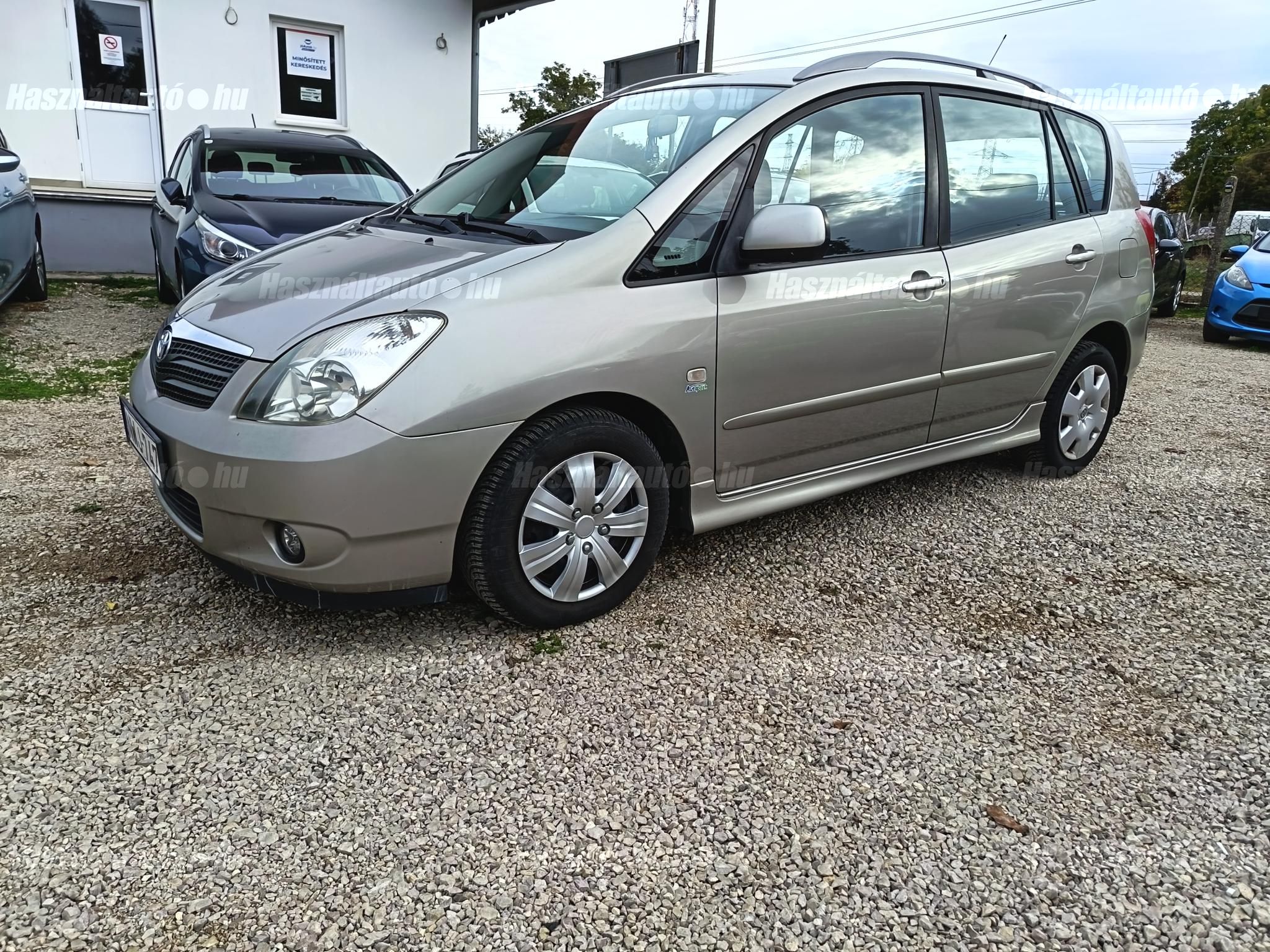 TOYOTA COROLLA VERSO 2002/7 - 1