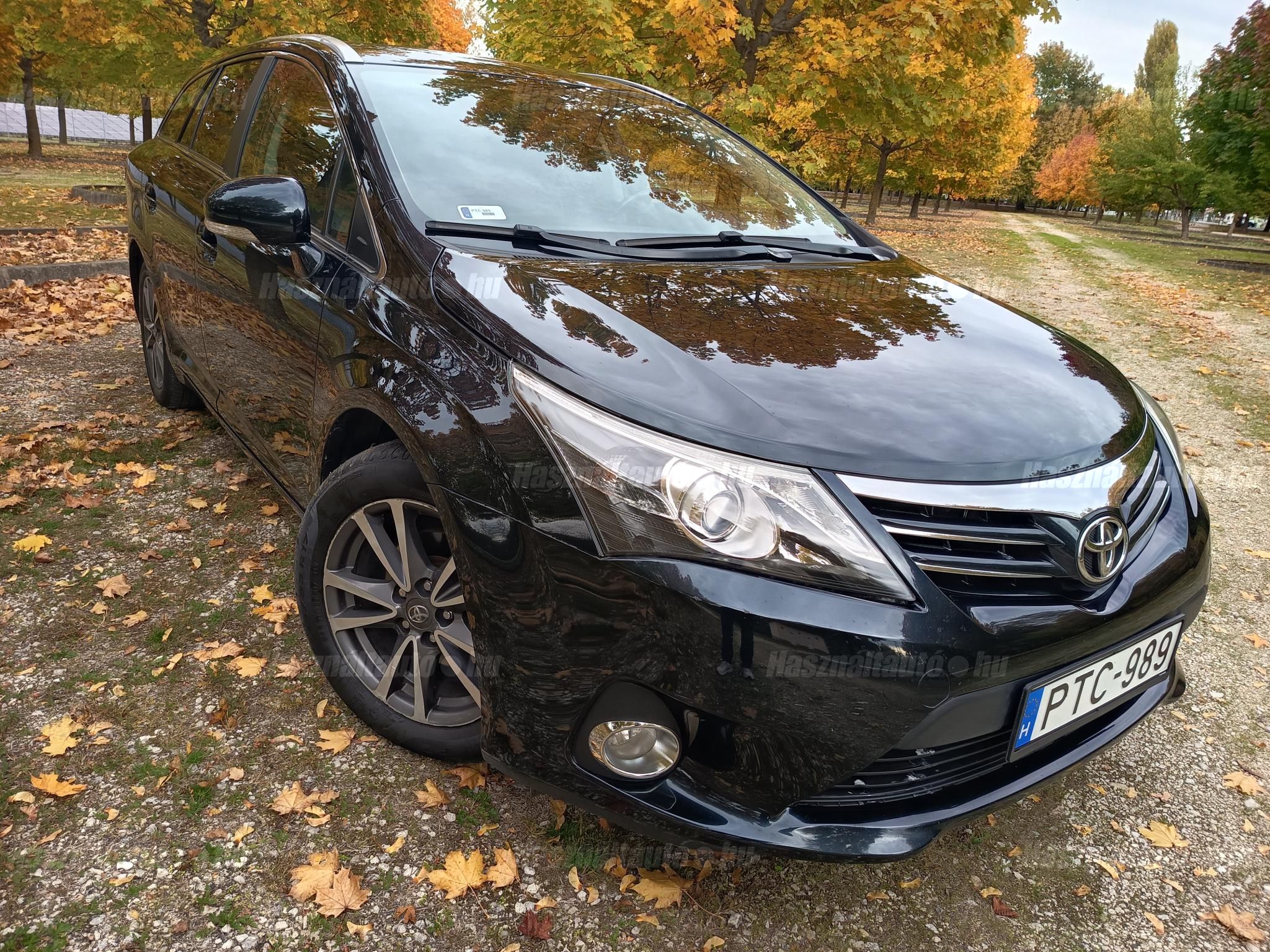 TOYOTA AVENSIS 2012/5 - 1