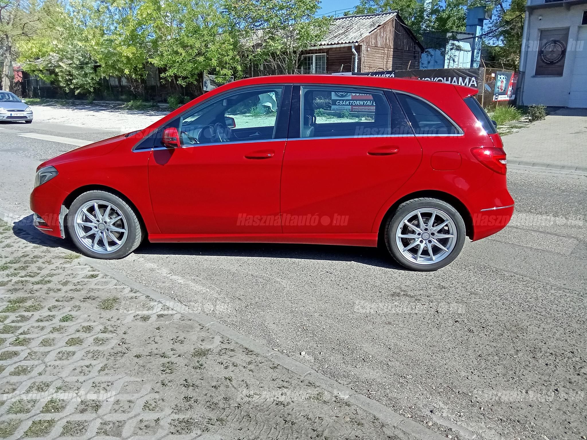 MERCEDES-BENZ B 200 2013/9 - 1
