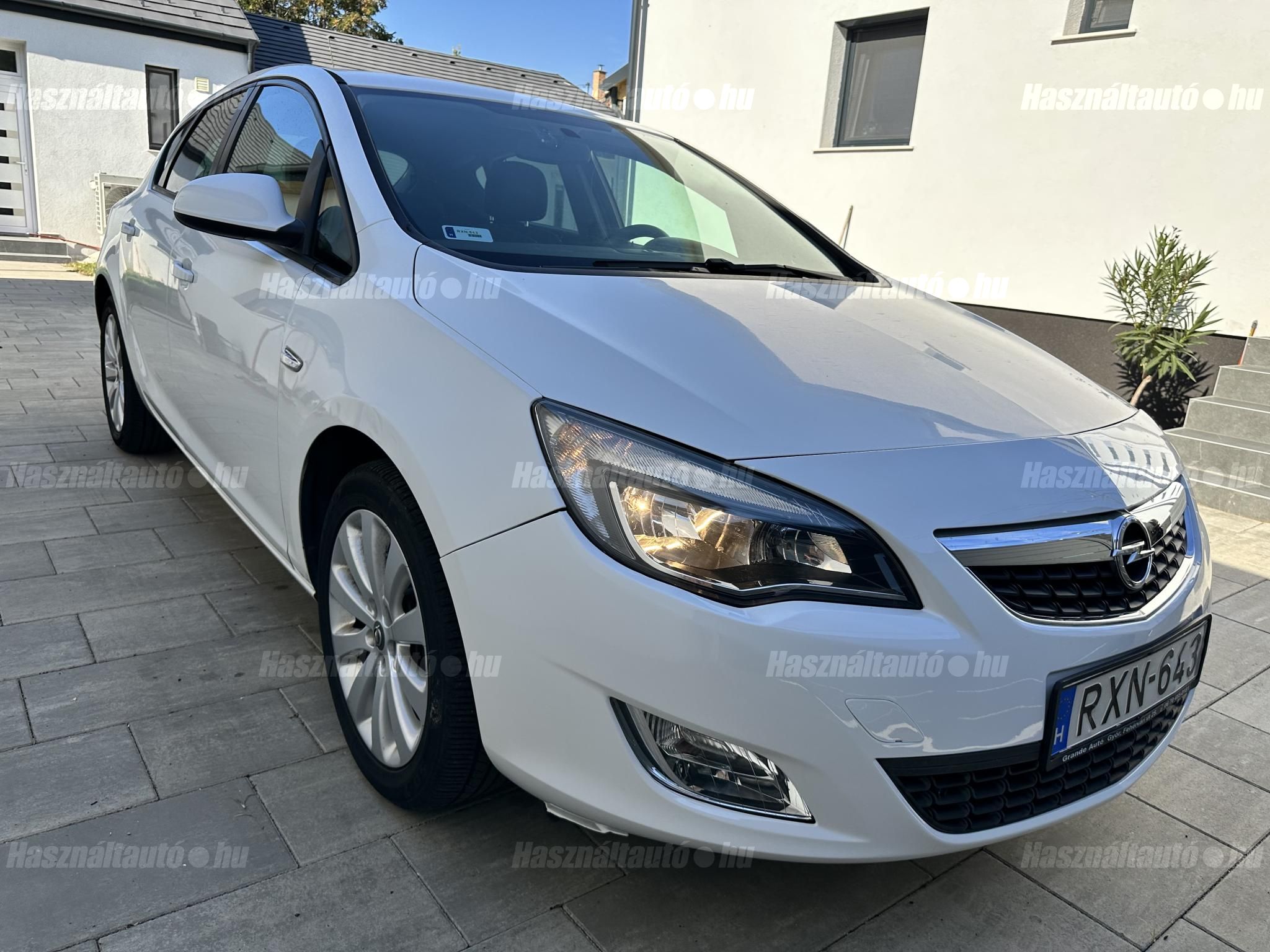 OPEL ASTRA J 2012/6 - 1