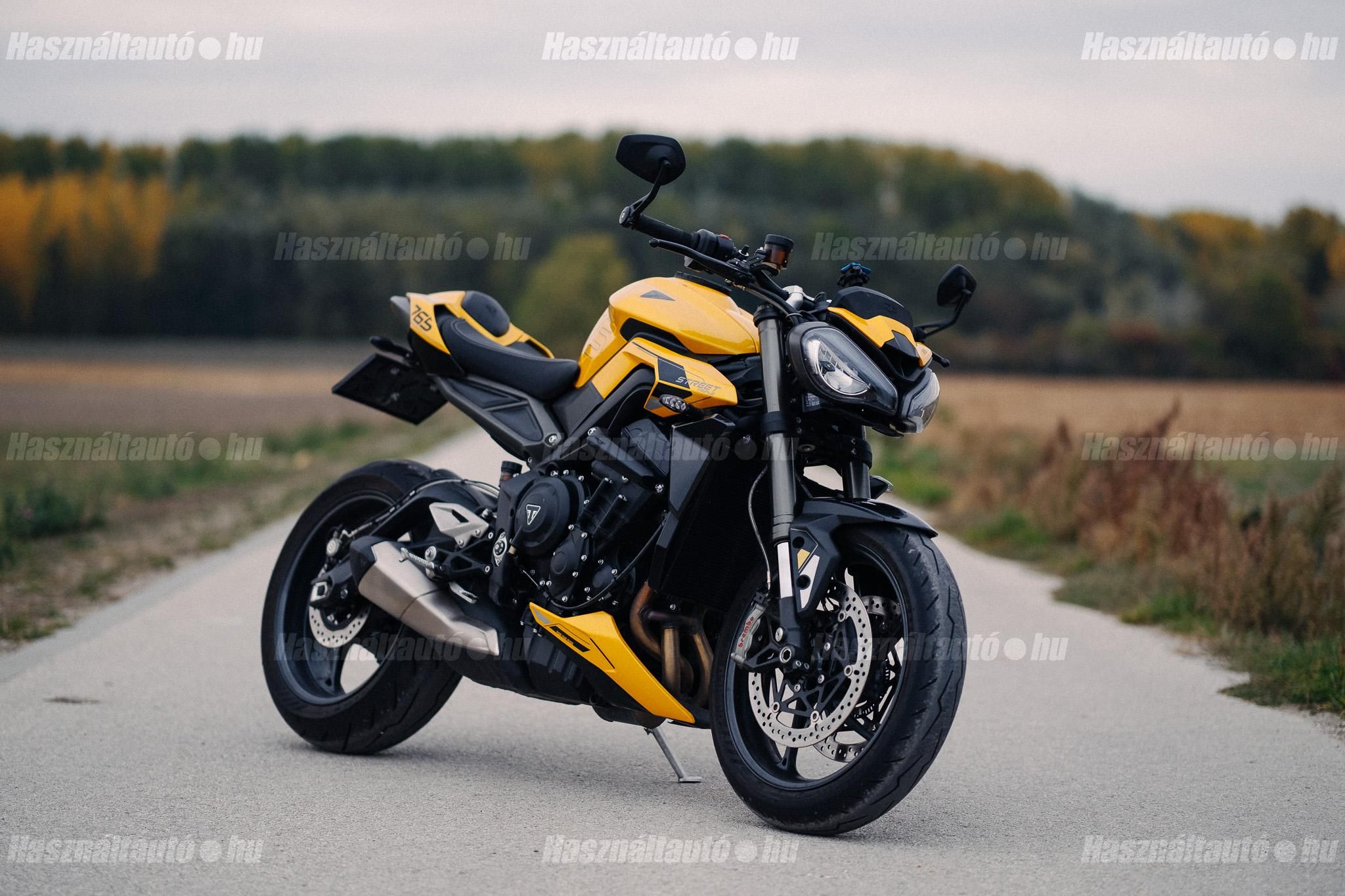 TRIUMPH STREET TRIPLE 2024/10 - 1