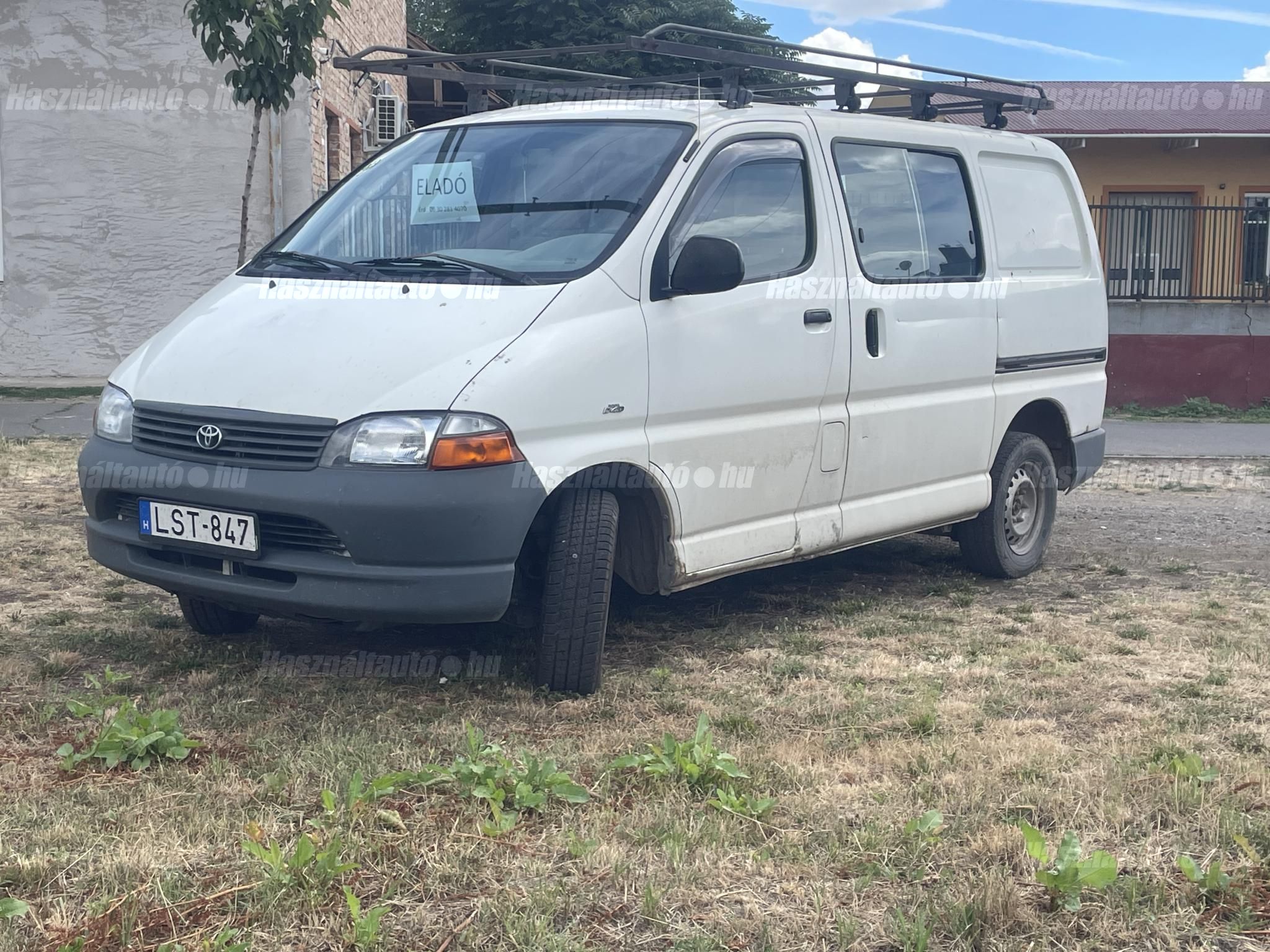TOYOTA HIACE 2002/10 - 1