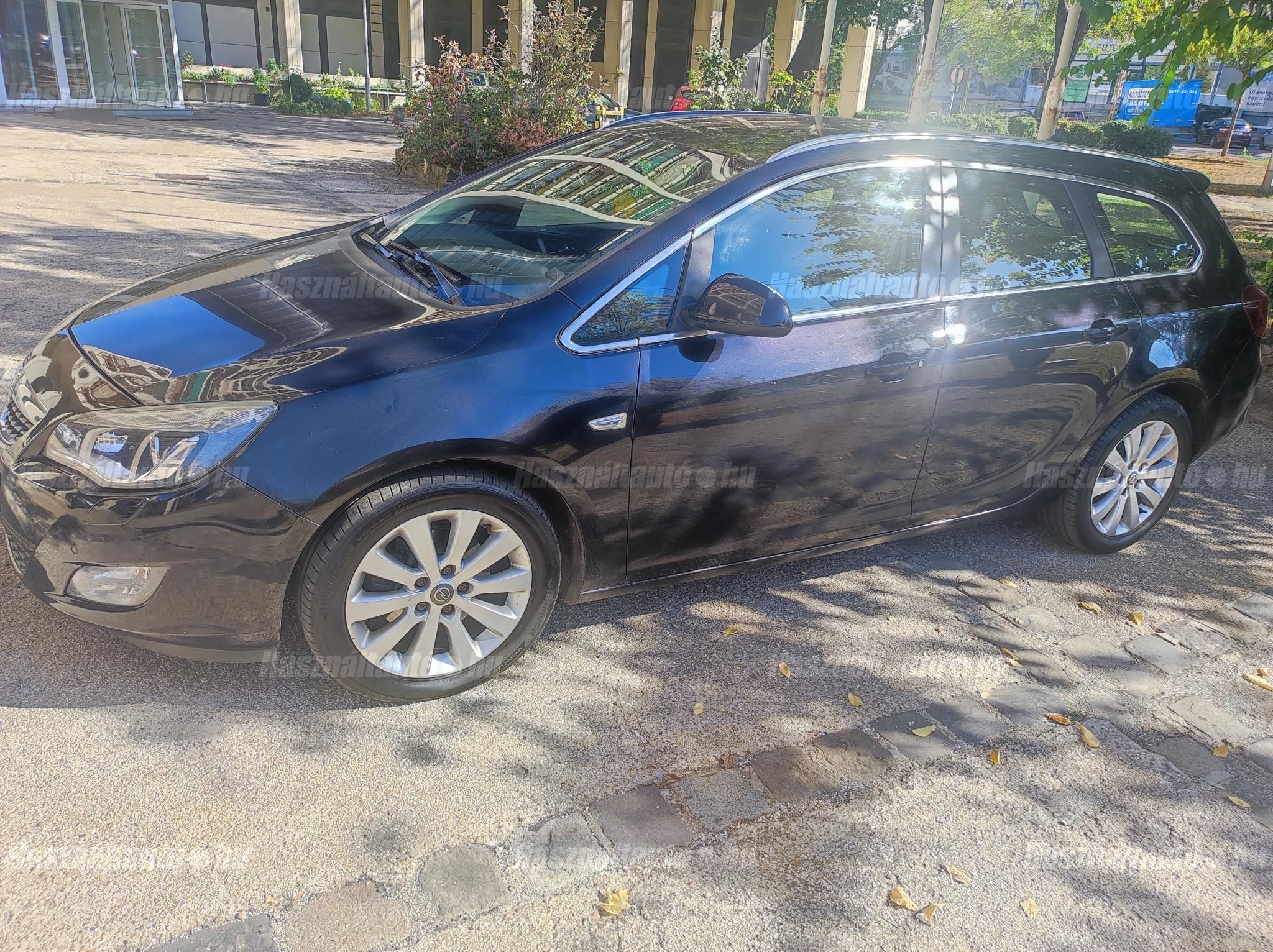 OPEL ASTRA J 2011/8 - 1