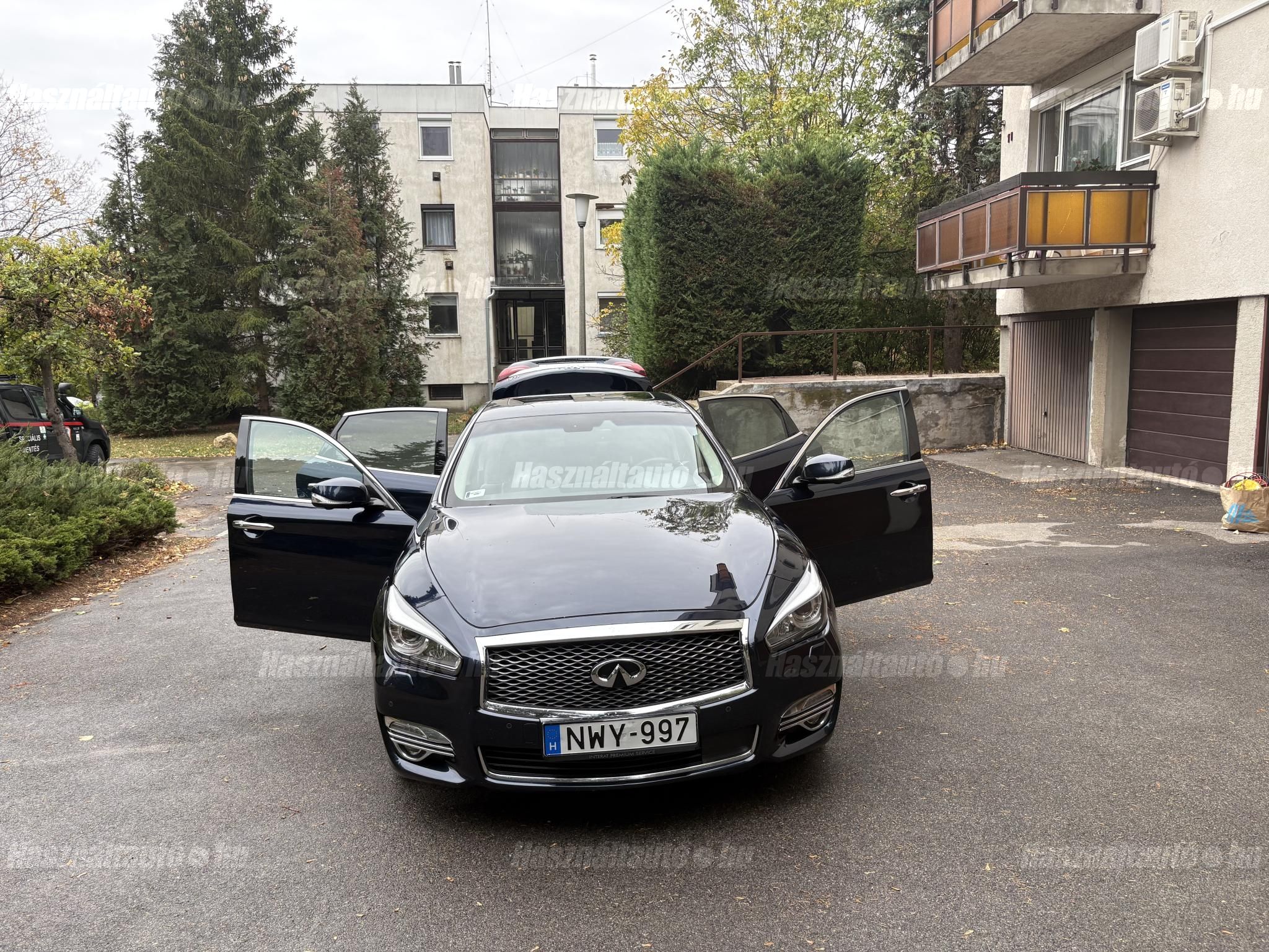INFINITI Q70 2016/11 - 1