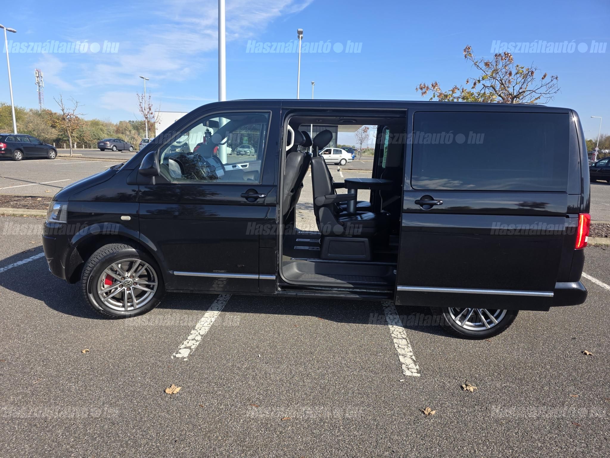 VOLKSWAGEN MULTIVAN 2011/7 - 1