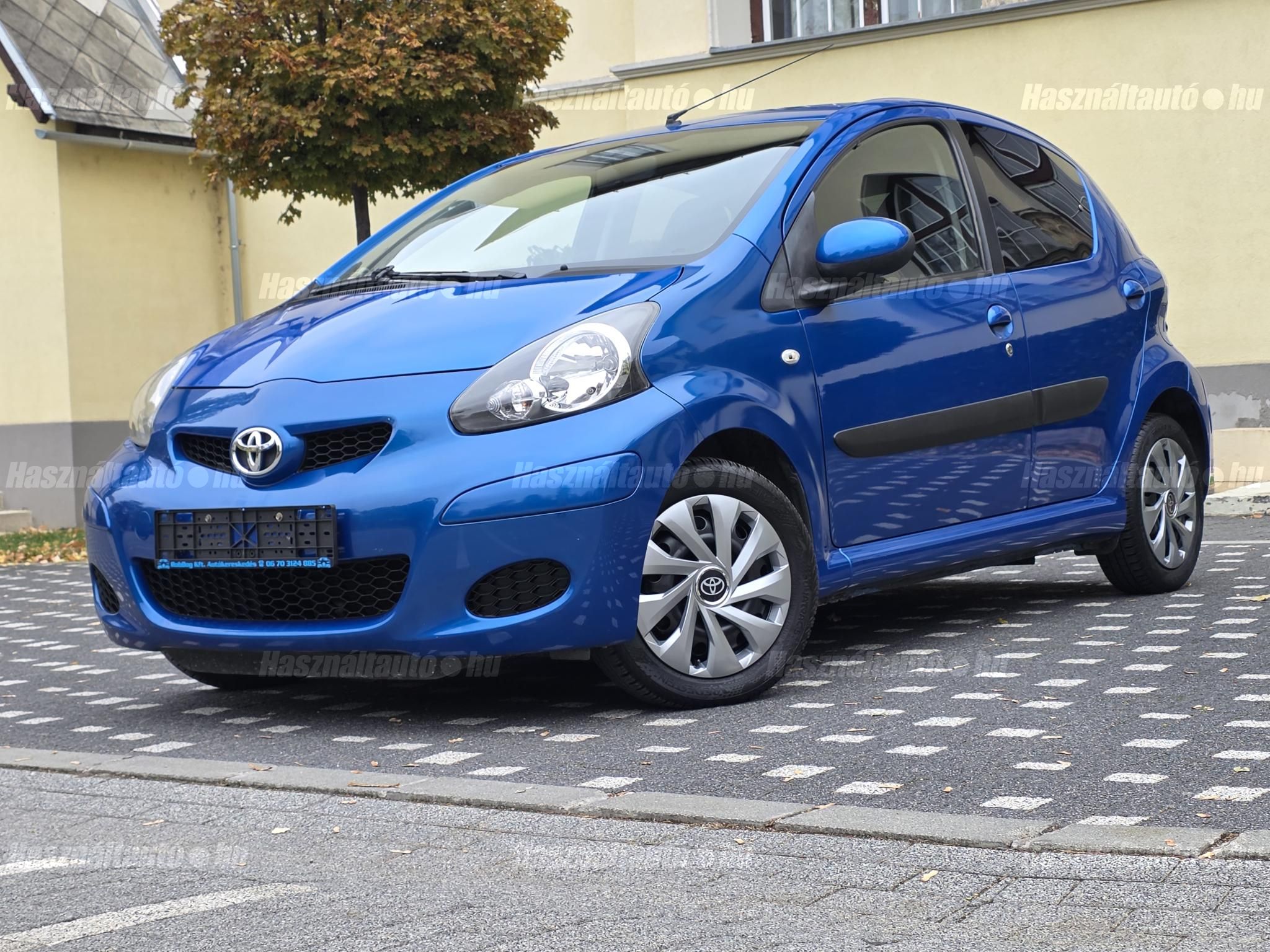 TOYOTA AYGO 2011 - 1