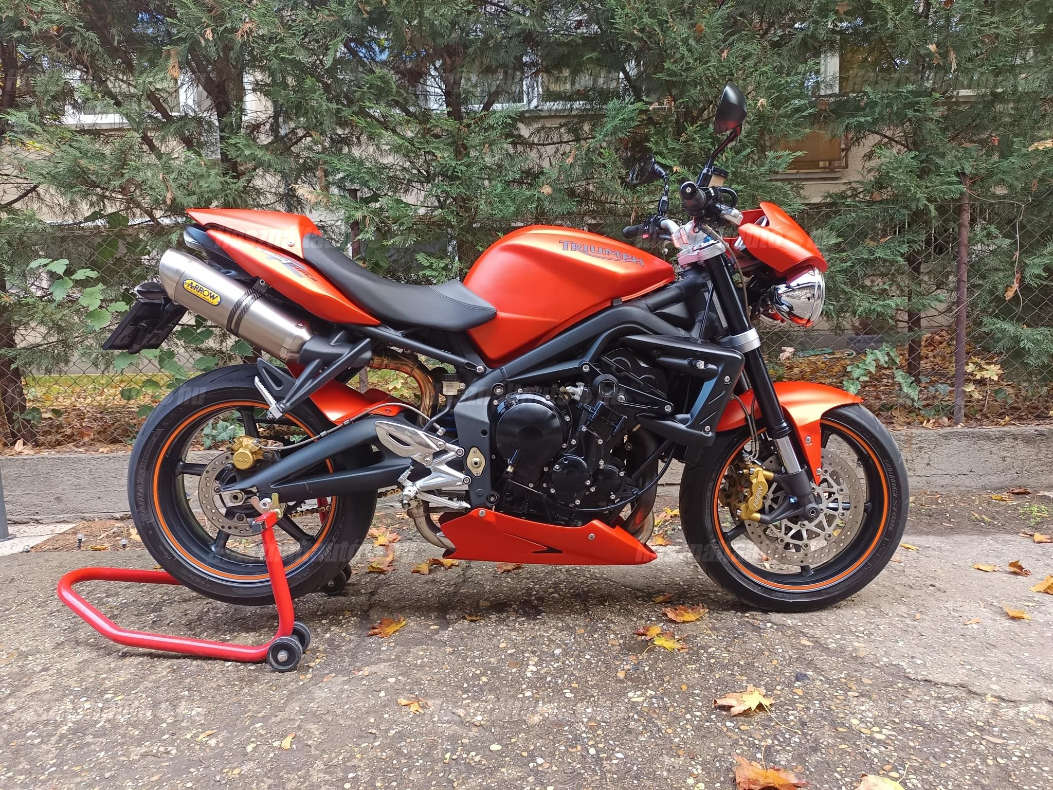 TRIUMPH STREET TRIPLE 675 R 2010/9 - 1