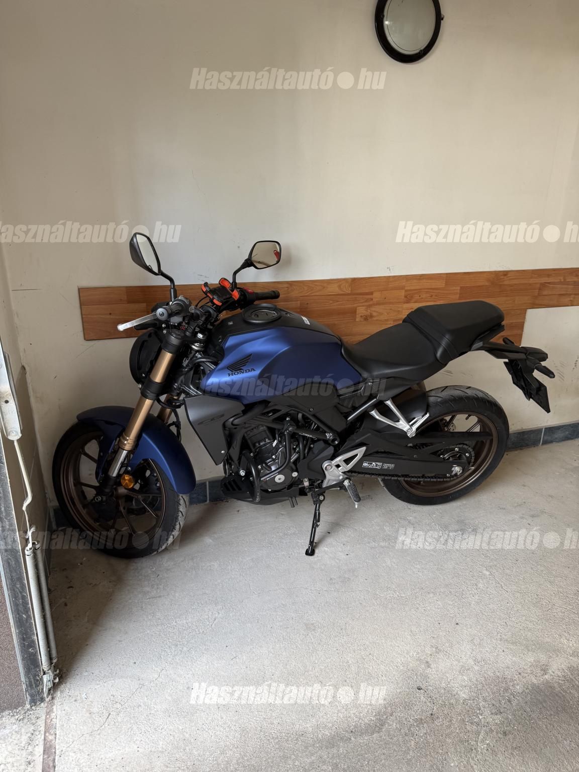 HONDA CB 300 F 2023/10 - 1