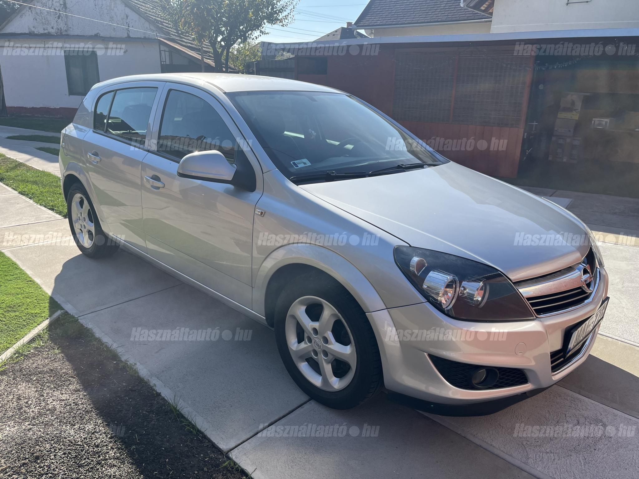OPEL ASTRA H 2012/4 - 1