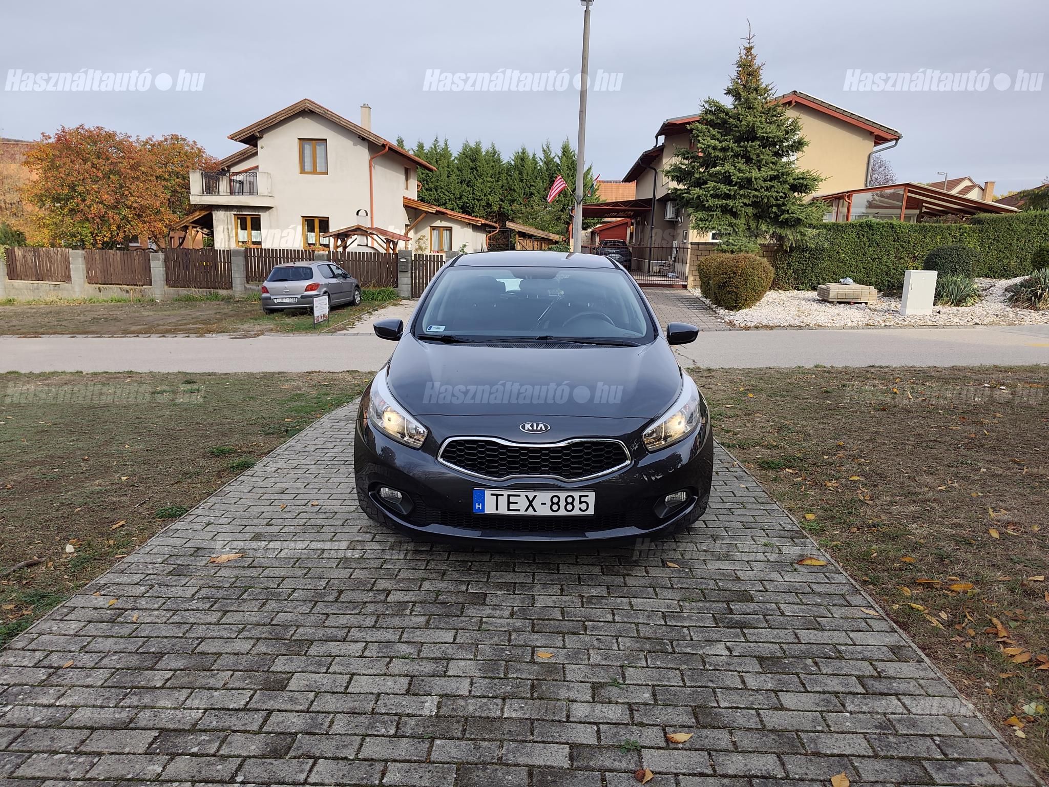 KIA CEE'D 2013/5 - 1