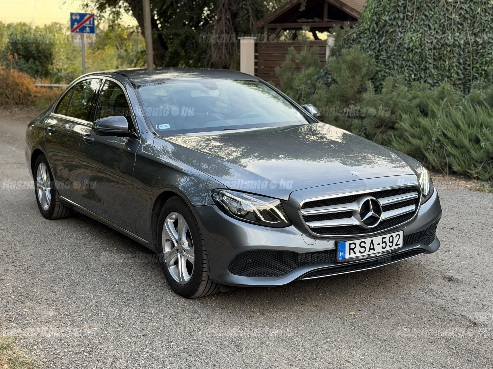 MERCEDES-BENZ E 220 2016 - 1