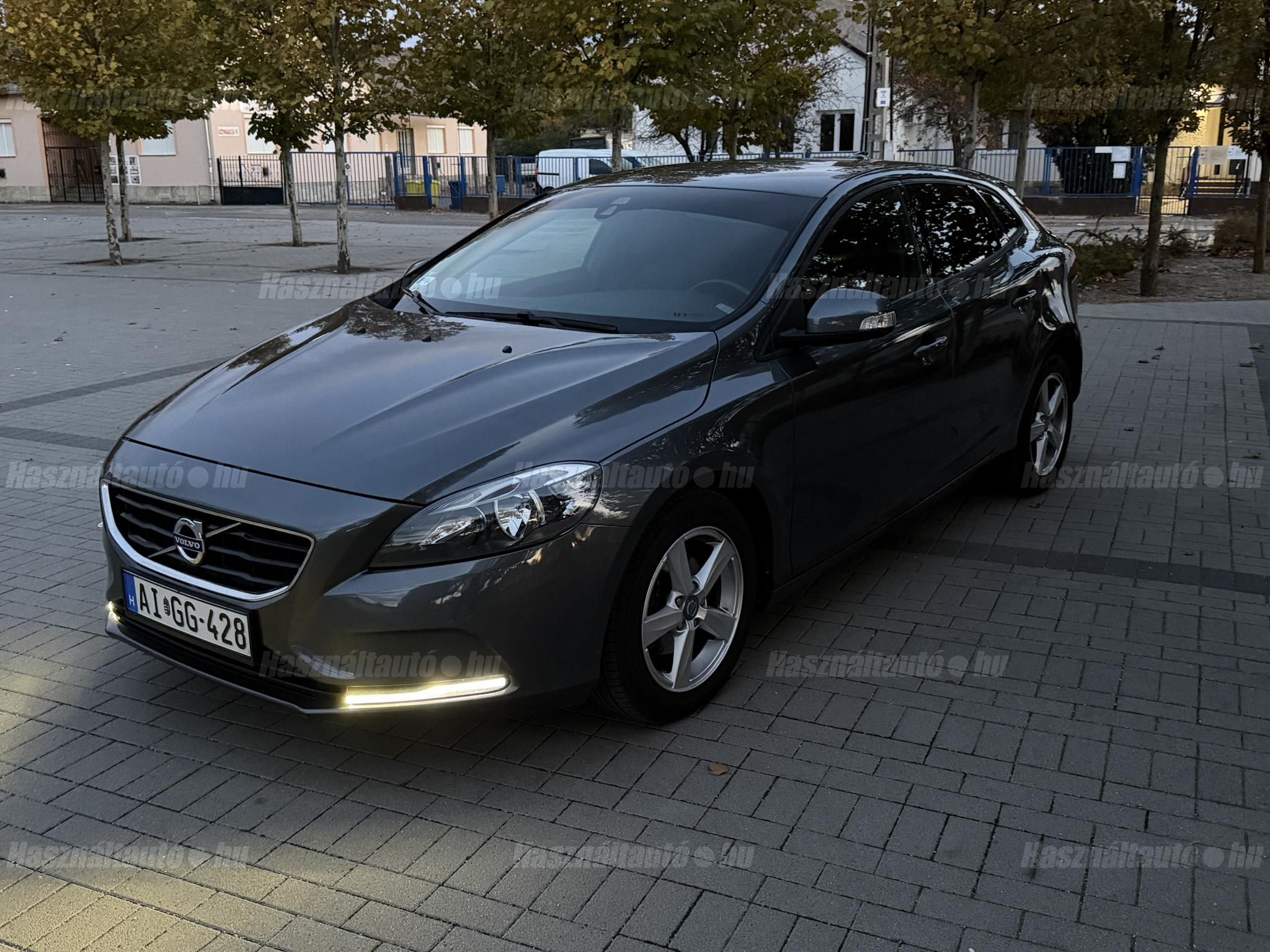 VOLVO V40 2013/10 - 1