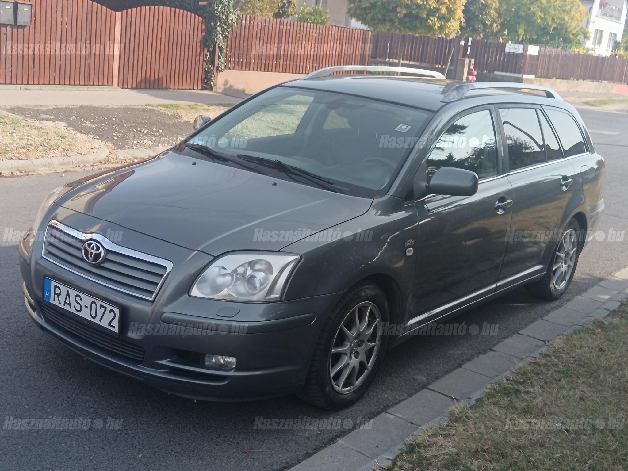 TOYOTA AVENSIS 2004/5 - 1
