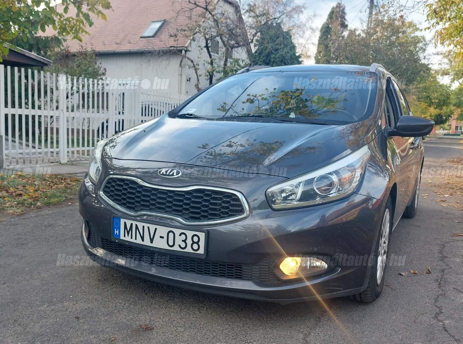 KIA CEE'D 2013/11 - 1