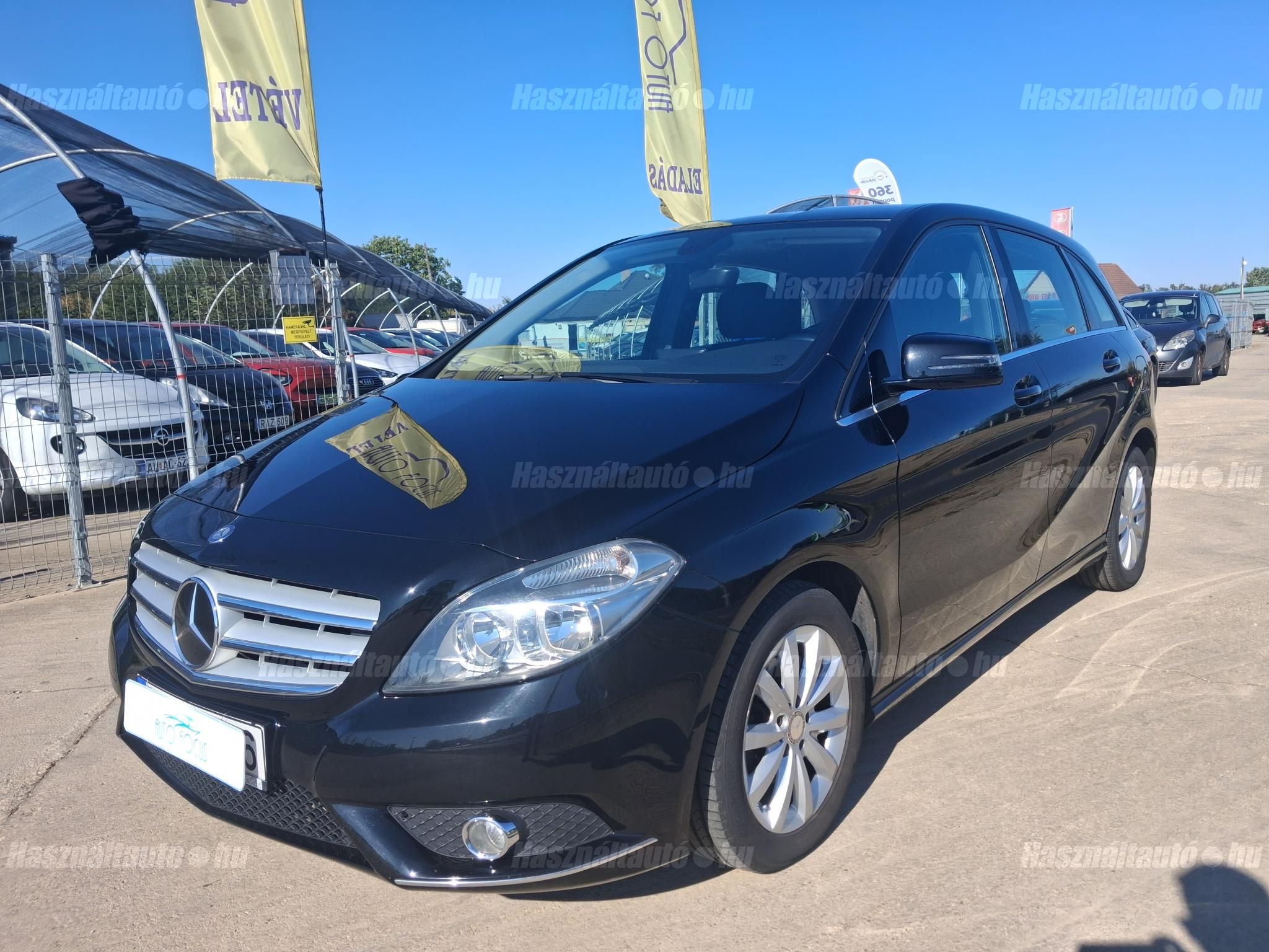 MERCEDES-BENZ B 180 2013/4 - 1