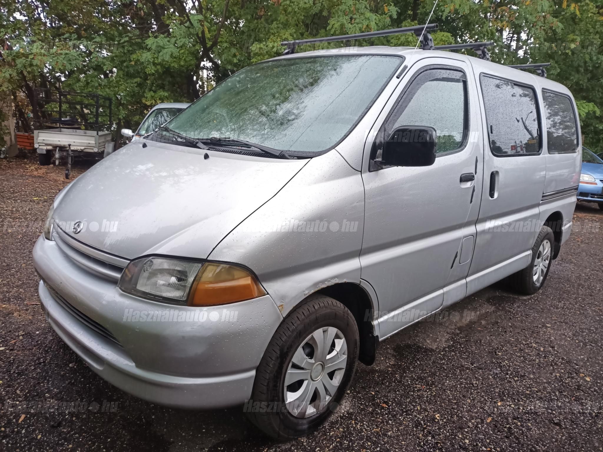 TOYOTA HIACE 2001/7 - 1