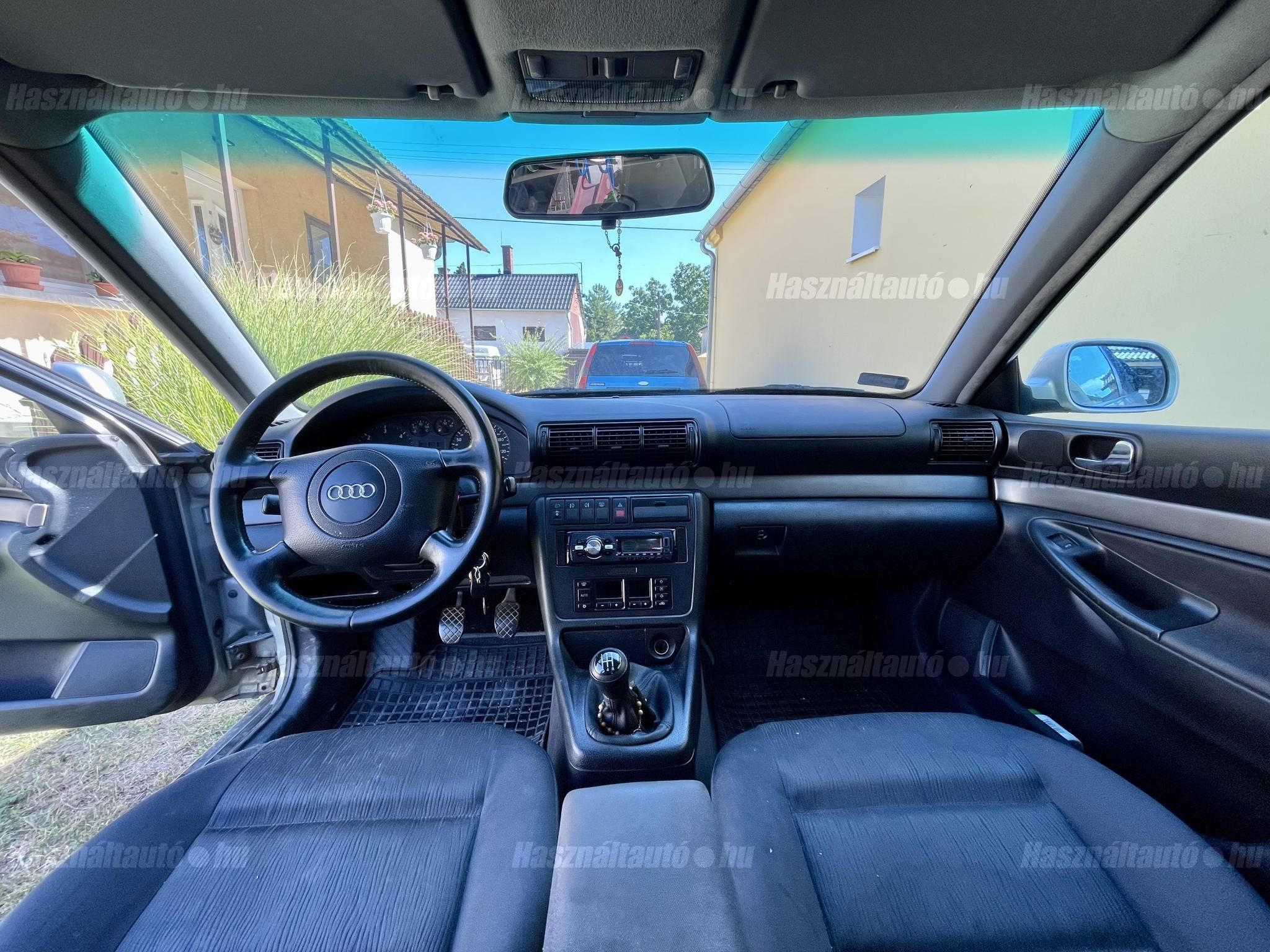 AUDI A4 1997/5 - 1