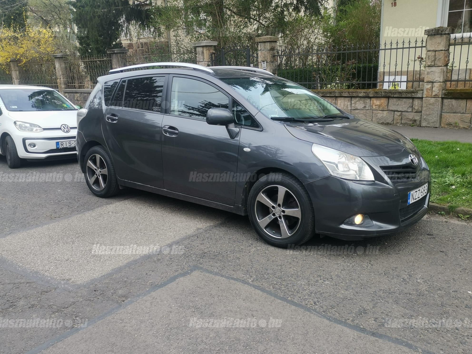 TOYOTA VERSO 2011/12 - 1