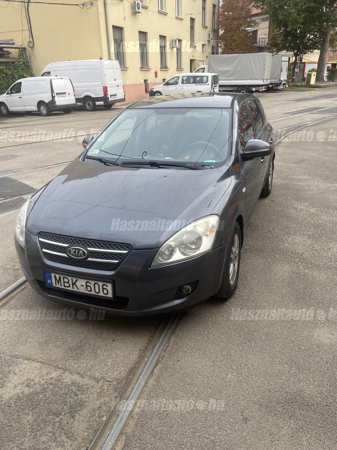 KIA CEE'D 2008/6 - 1