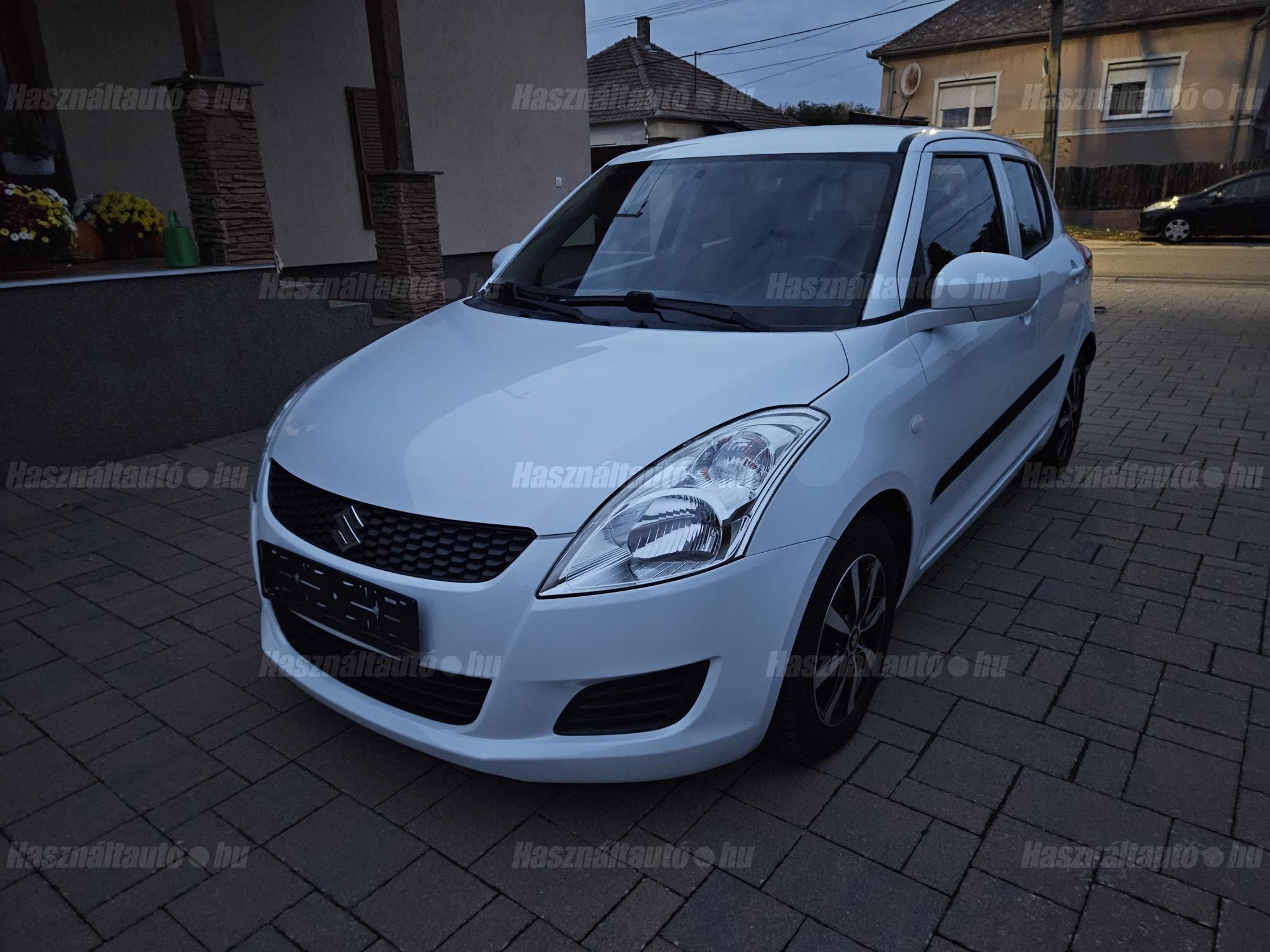 SUZUKI SWIFT 2012/10 - 1