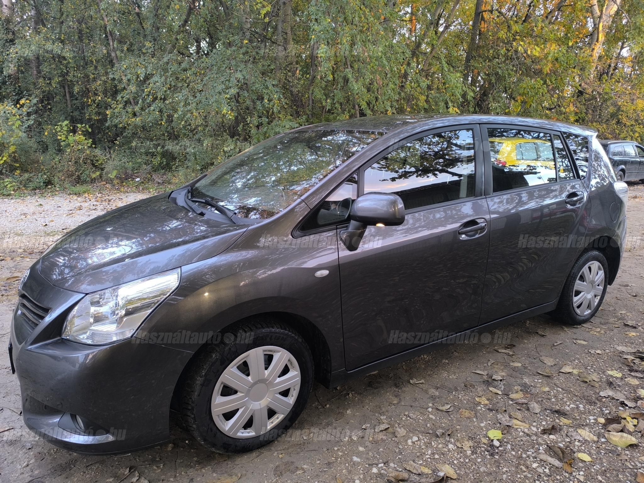 TOYOTA VERSO 2011 - 1