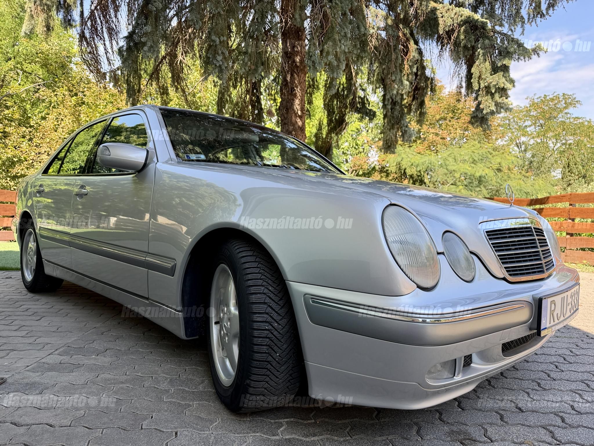 MERCEDES-BENZ E-OSZTÁLY 2001/11 - 1