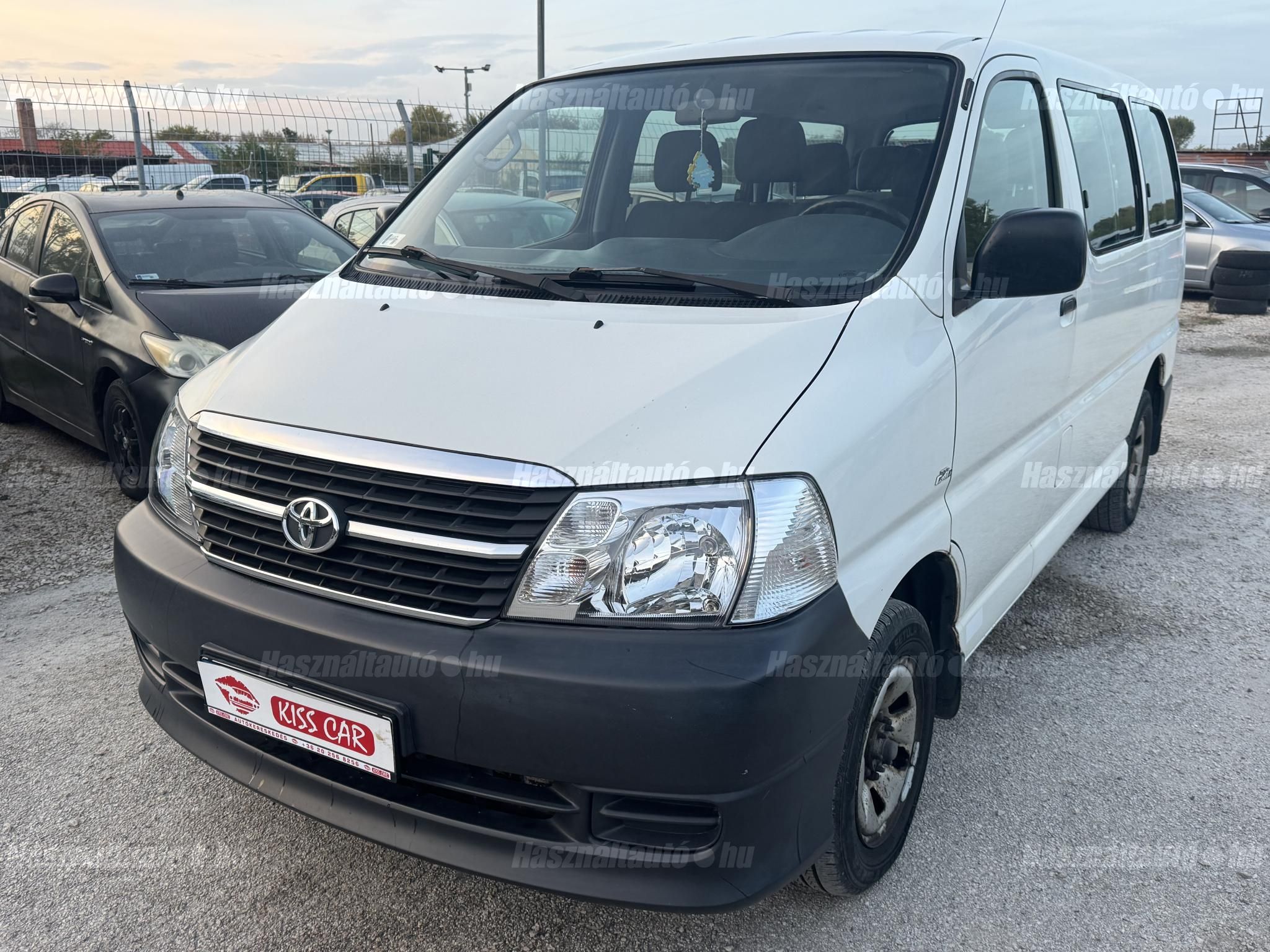 TOYOTA HIACE 2010 - 1