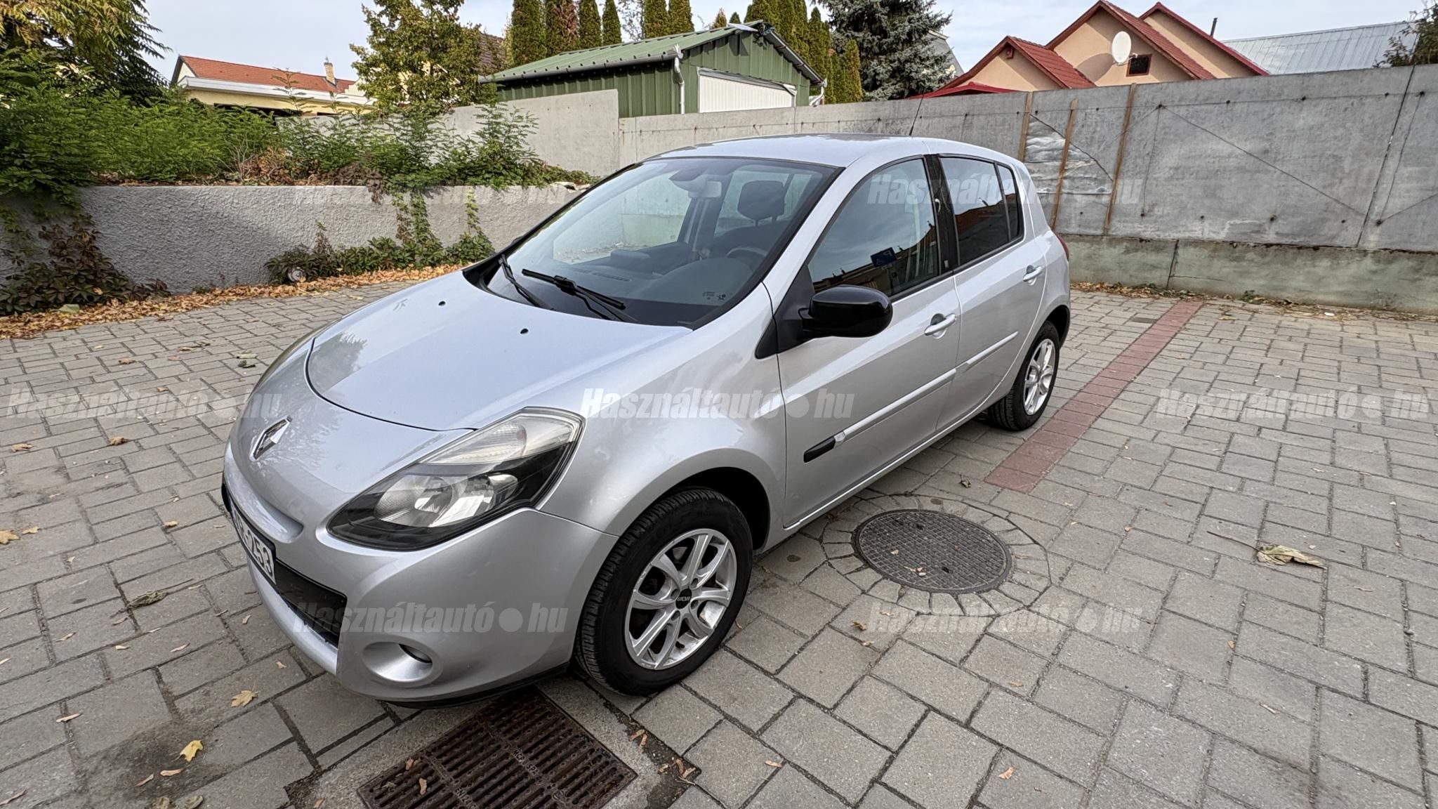 RENAULT CLIO 2010/4 - 1