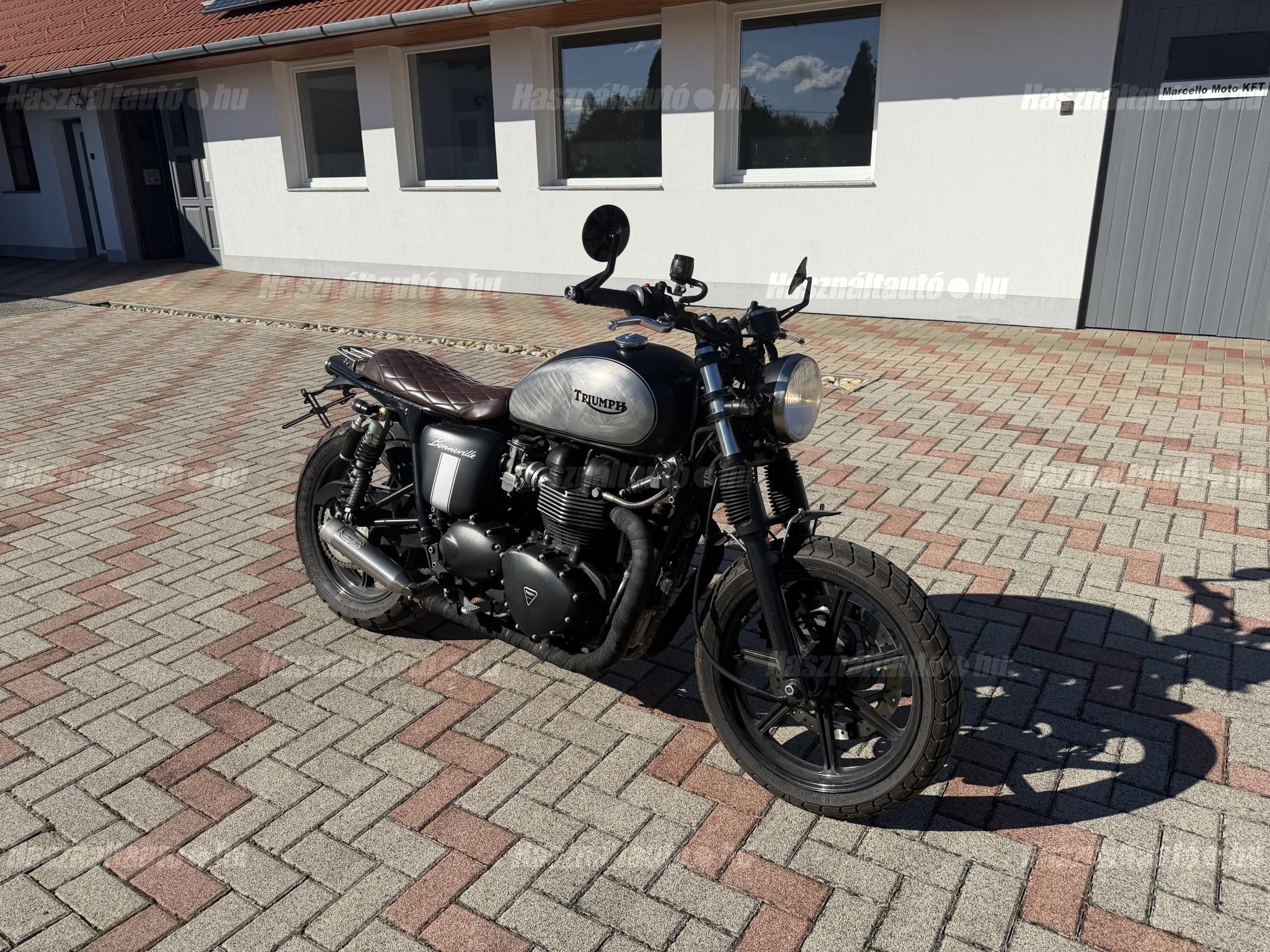 TRIUMPH BONNEVILLE 900 2010/8 - 1