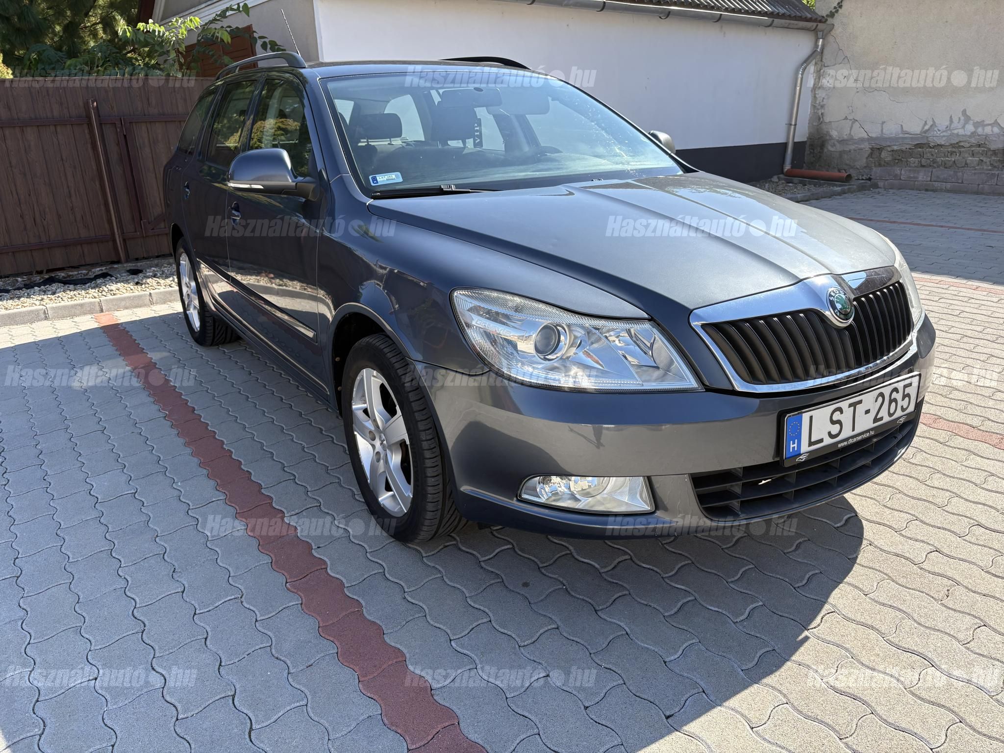 SKODA OCTAVIA 2010/8 - 1