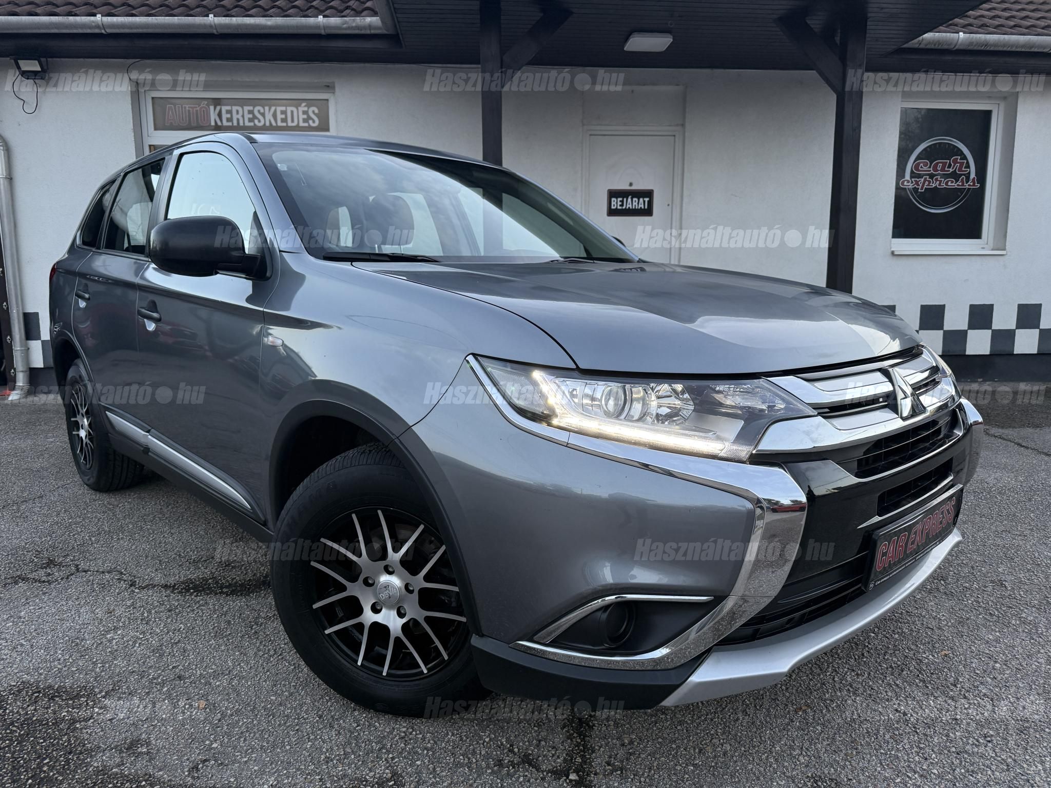 MITSUBISHI OUTLANDER 2016/8 - 1