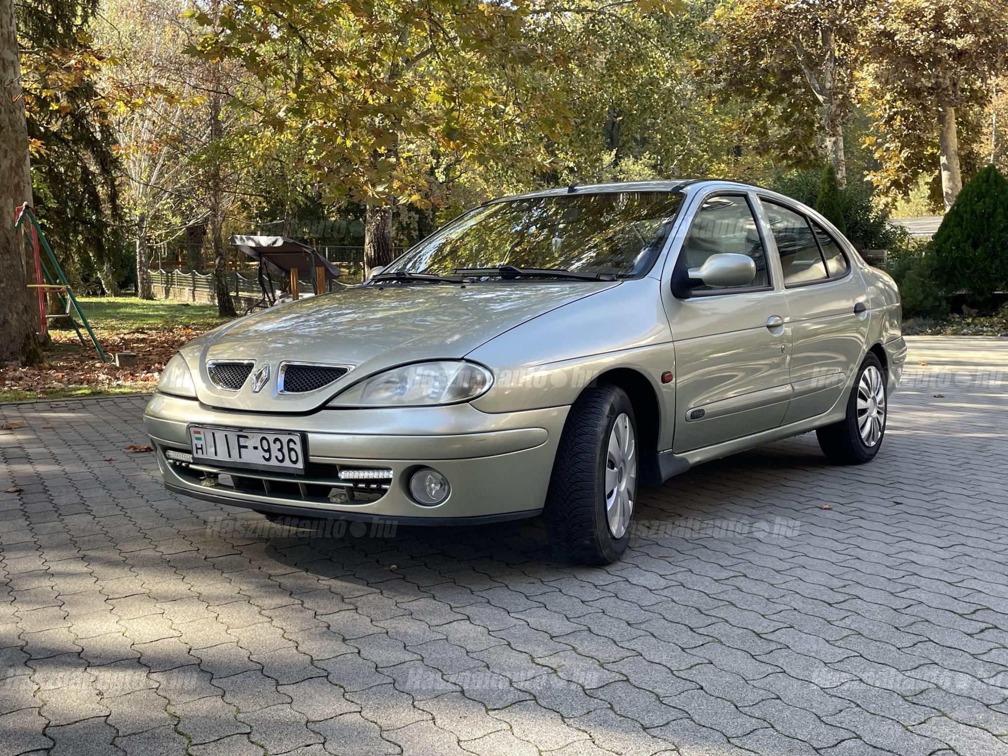 RENAULT MEGANE 2003/7 - 1