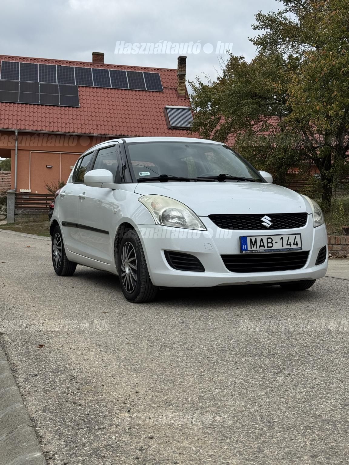SUZUKI SWIFT 2012/3 - 1