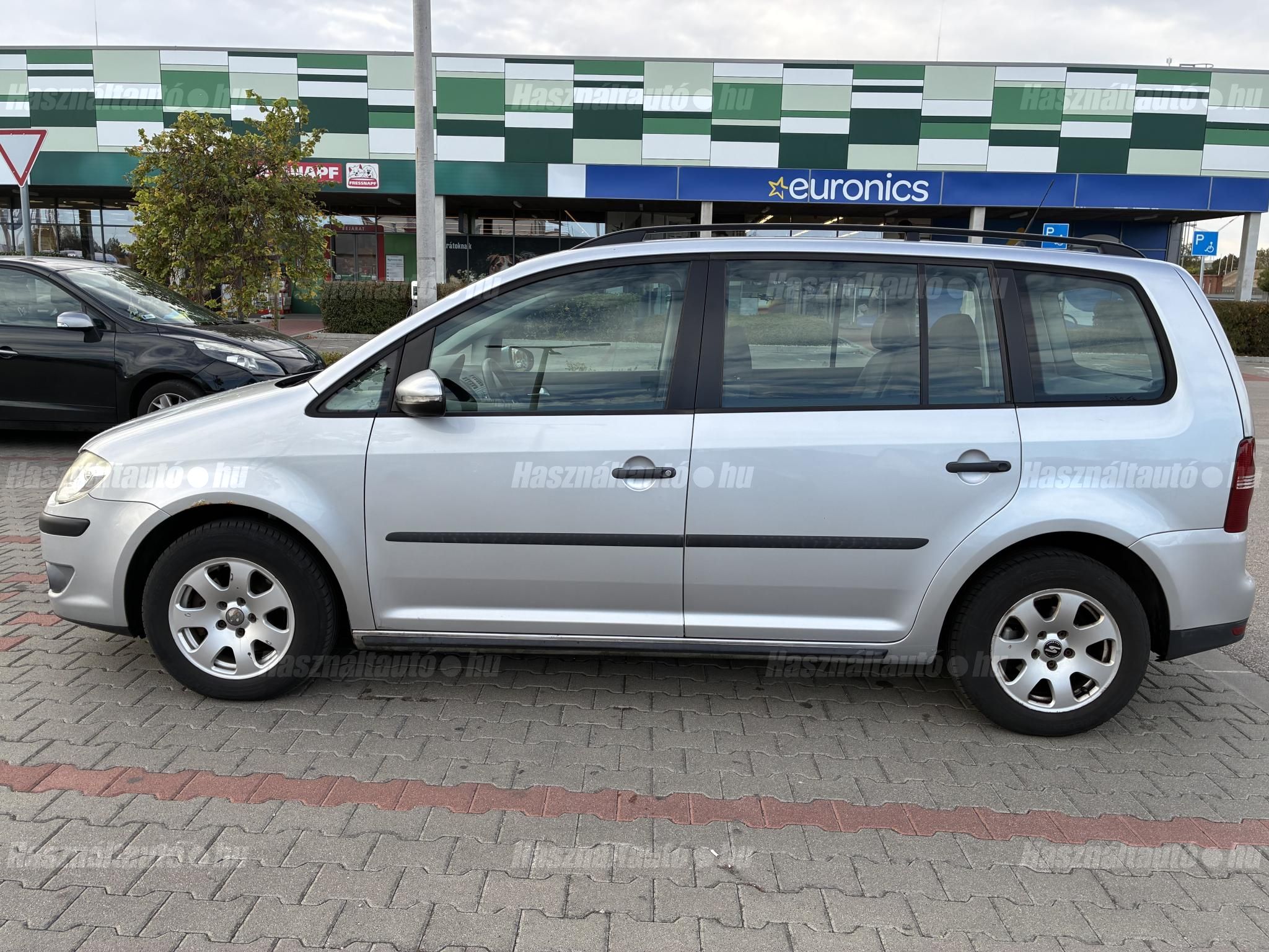 VOLKSWAGEN TOURAN 2009/10 - 1
