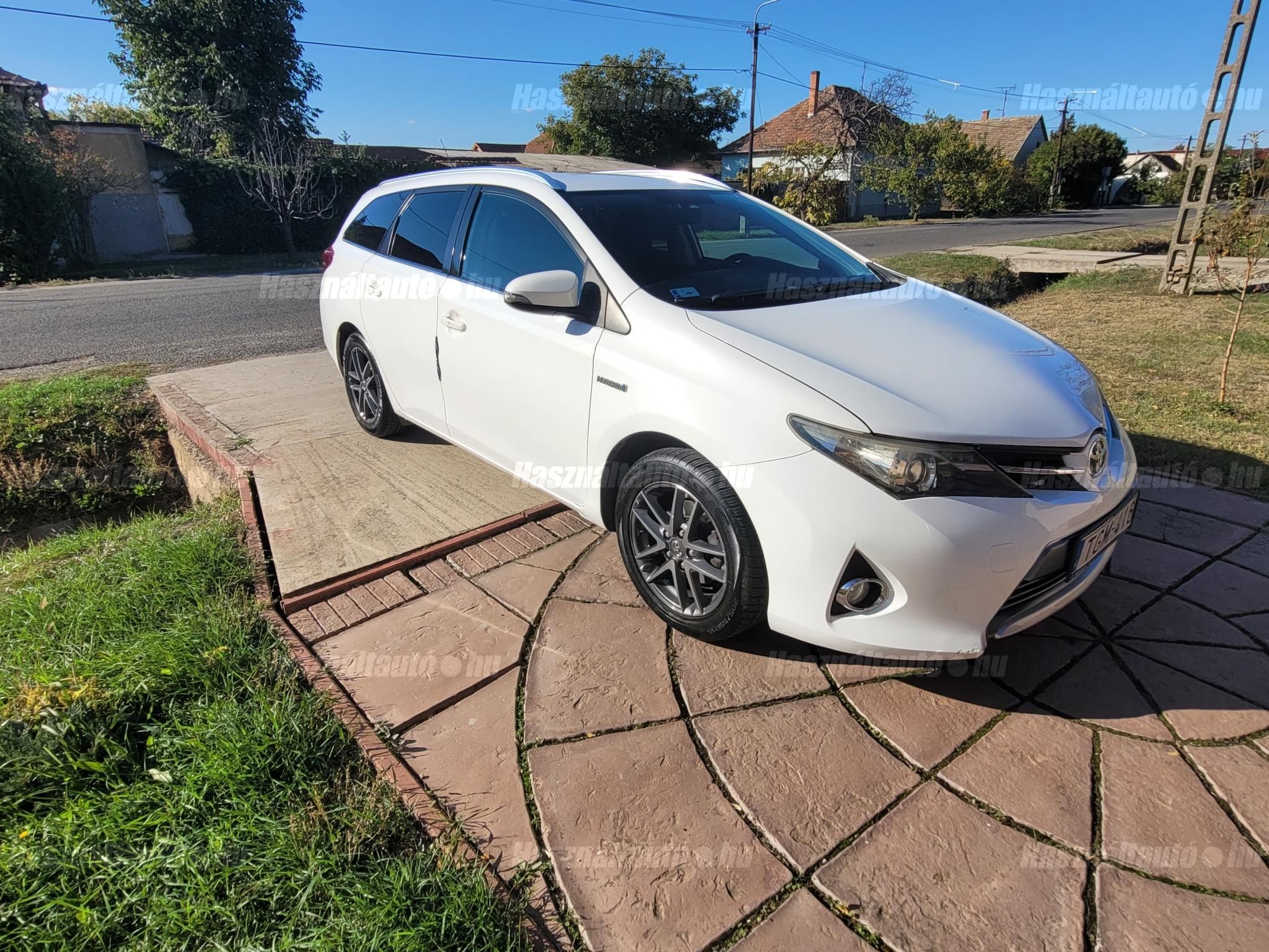 TOYOTA AURIS 2014/10 - 1