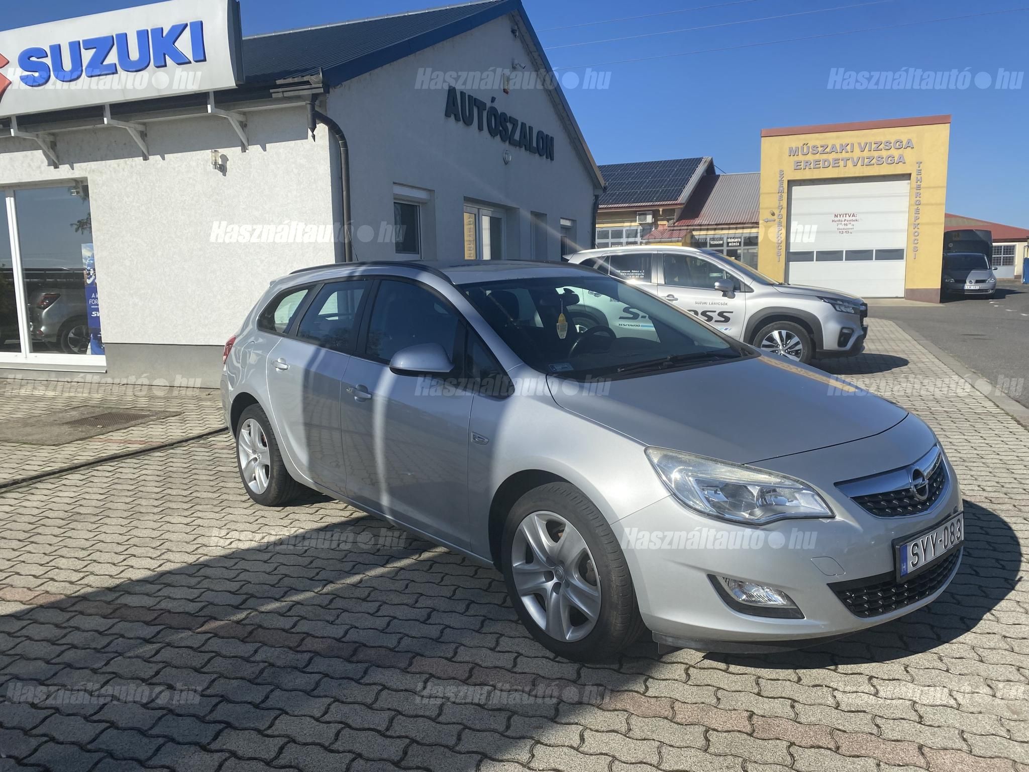 OPEL ASTRA J 2011/10 - 1