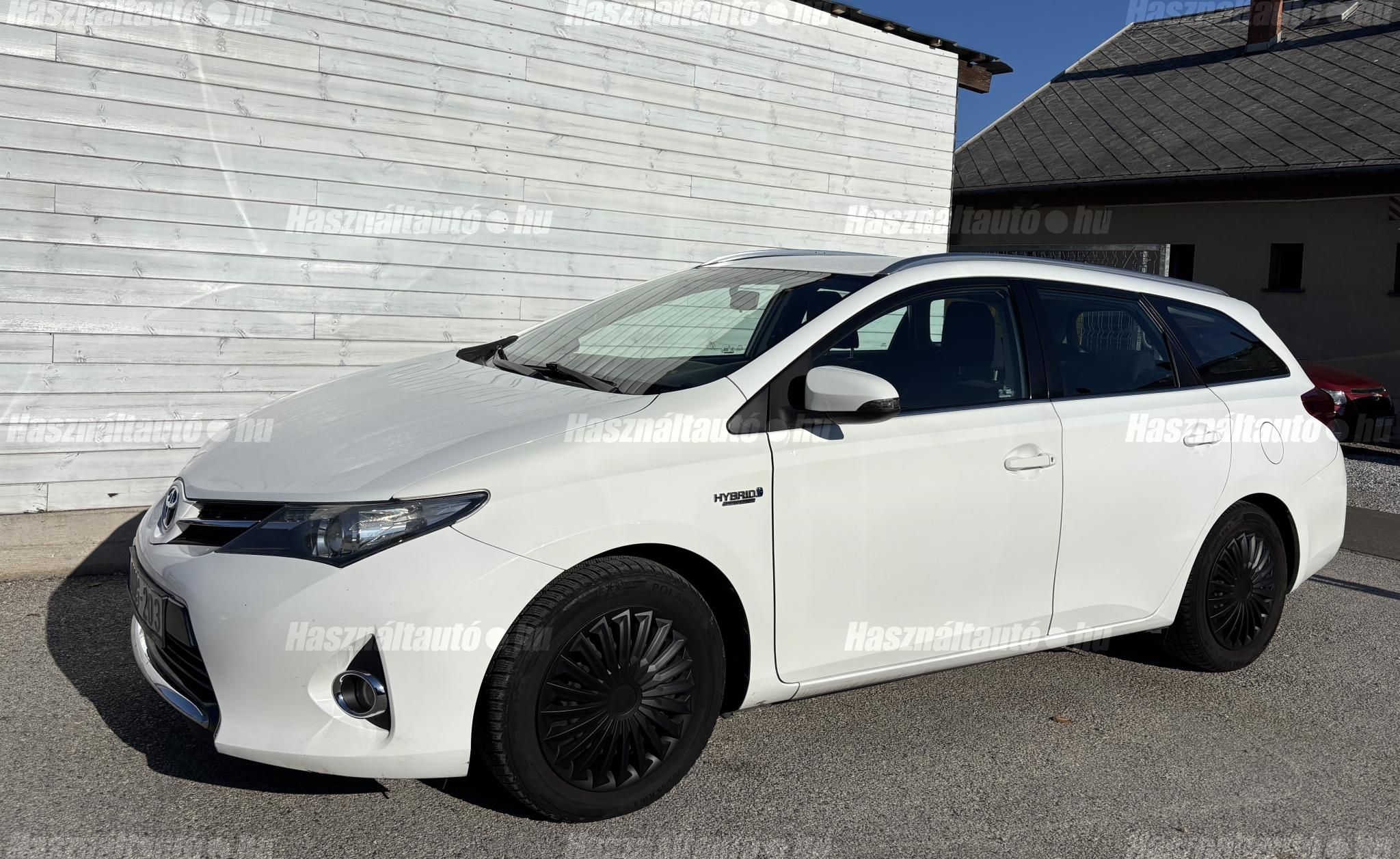 TOYOTA AURIS 2013/10 - 1