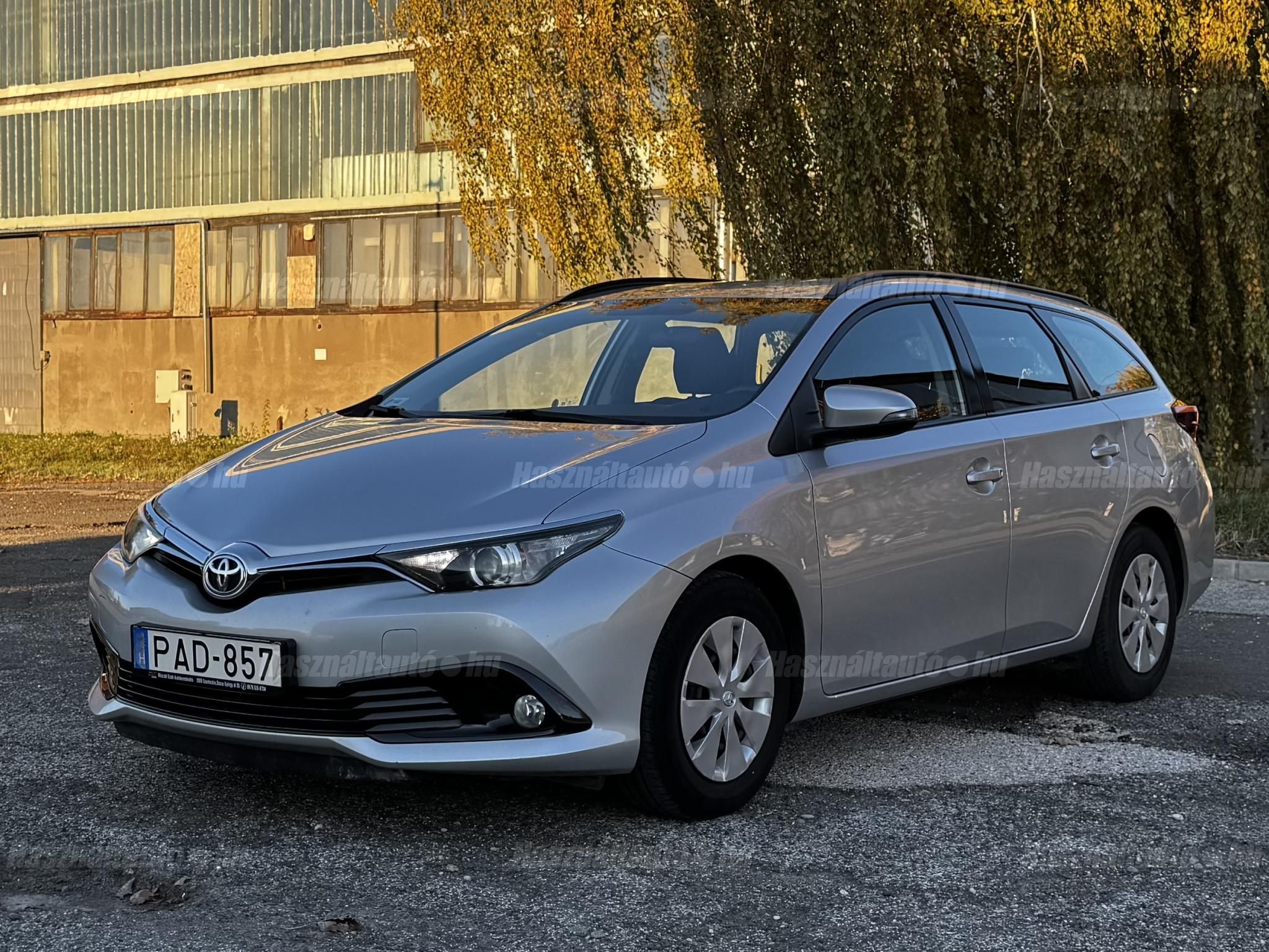 TOYOTA AURIS 2017/3 - 1