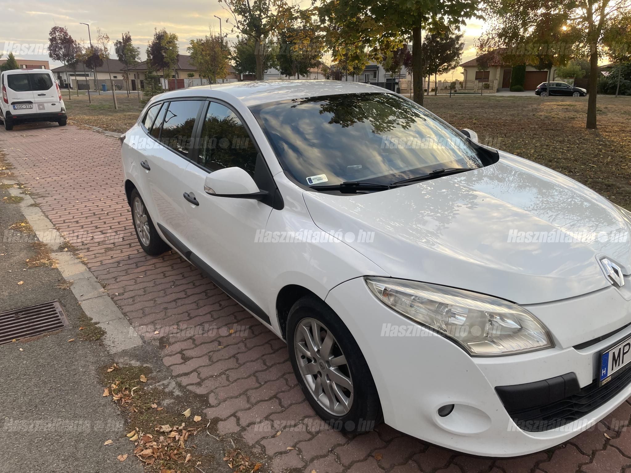 RENAULT MEGANE 2010/12 - 1