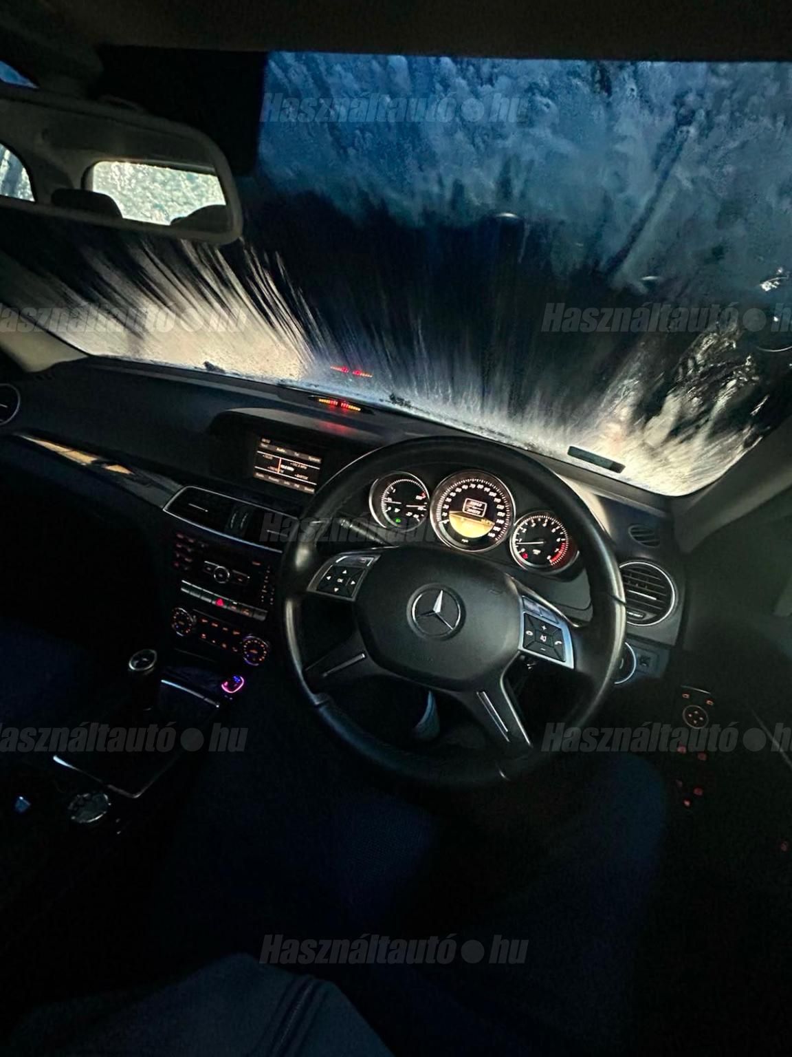 MERCEDES-BENZ C 180 2012/4 - 1