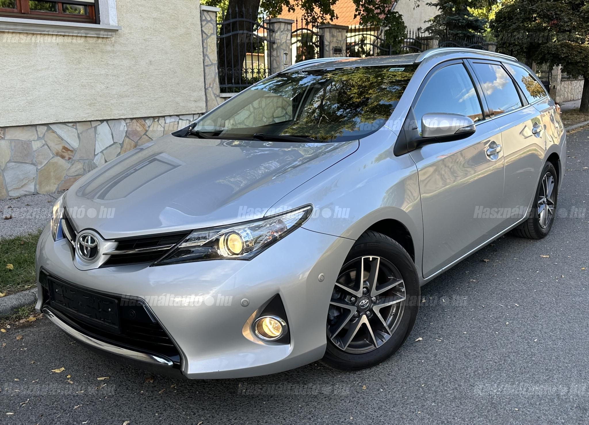 TOYOTA AURIS 2015/6 - 1